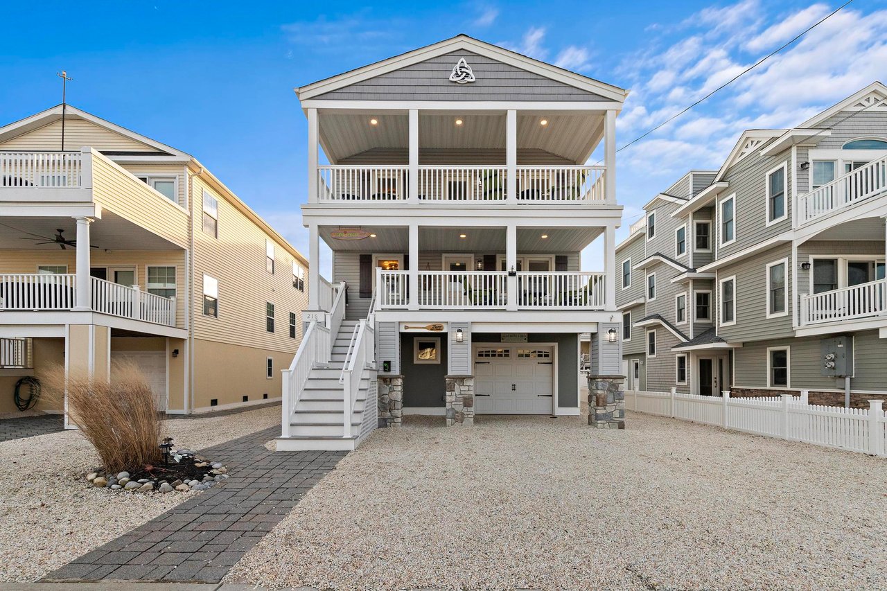 216 Taylor Ave, 1st Floor Unit