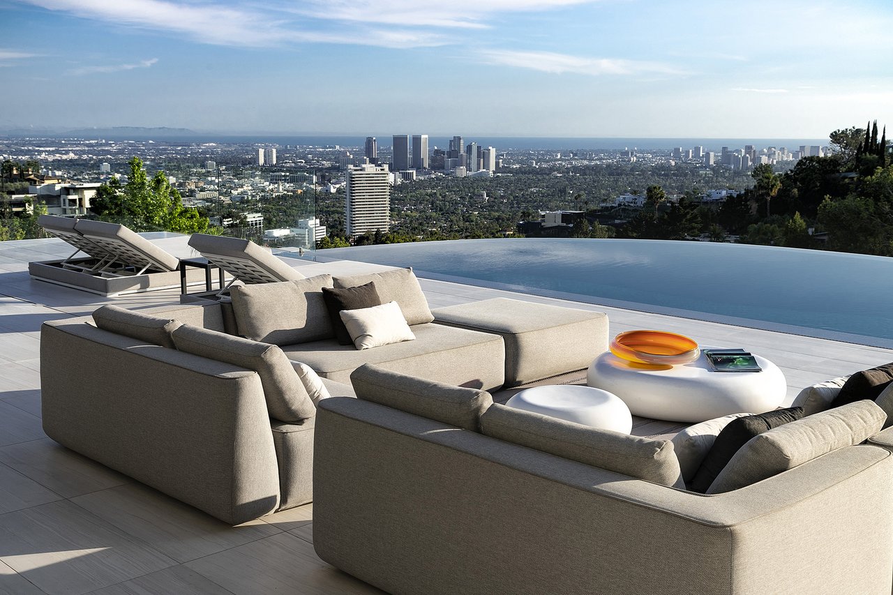1677 N. Doheny Drive