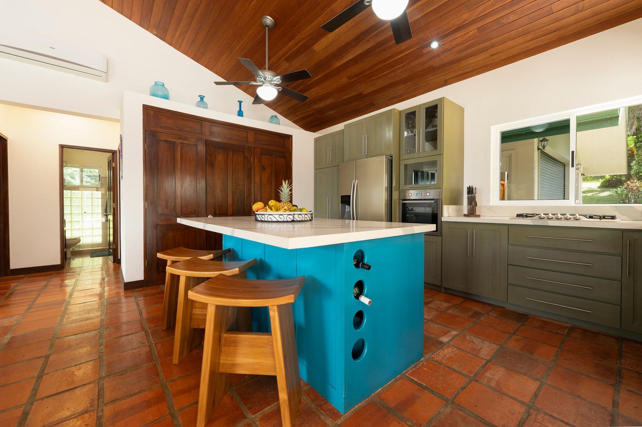 CASA TRANQUILA IN LAGUNAS – HOME, GUEST SUITE, SALON, AND GARAGE WITH WORKSHOP