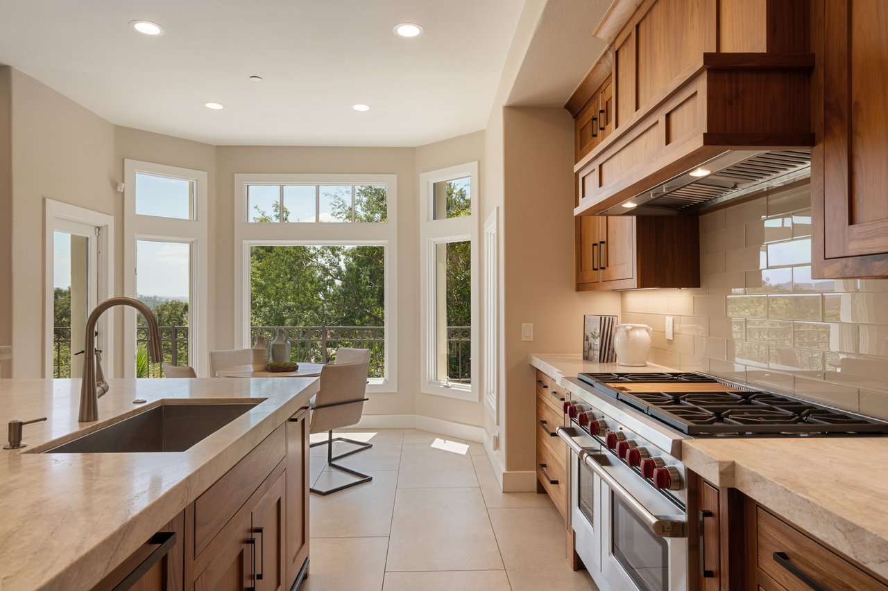 1805 Holly Tree Lane