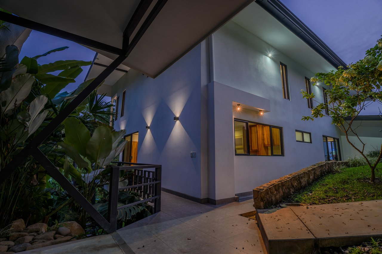 Casa La Roca, Whale's Tail 3 Bedroom Home In Uvita!