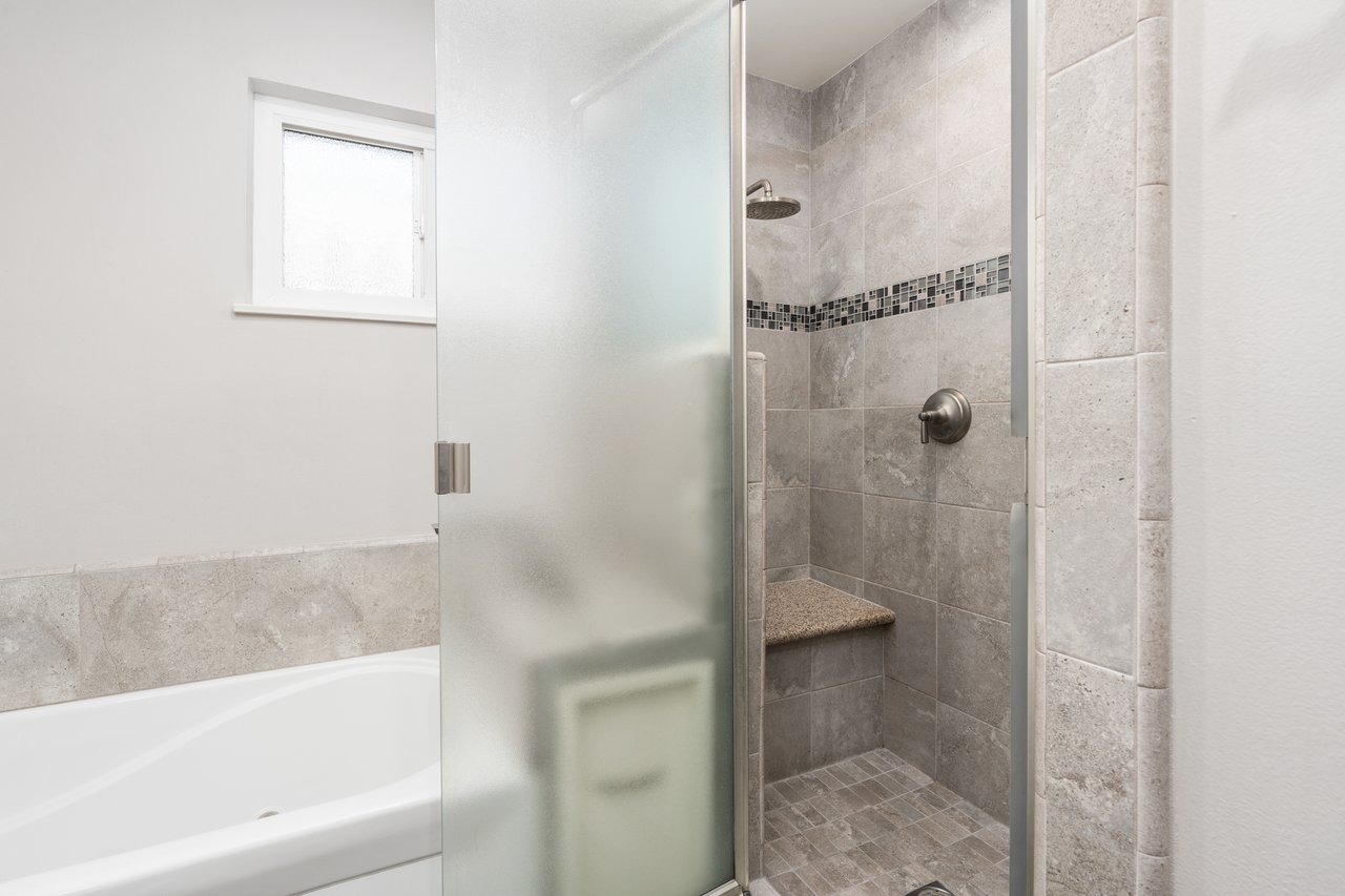 5756 N Bond St