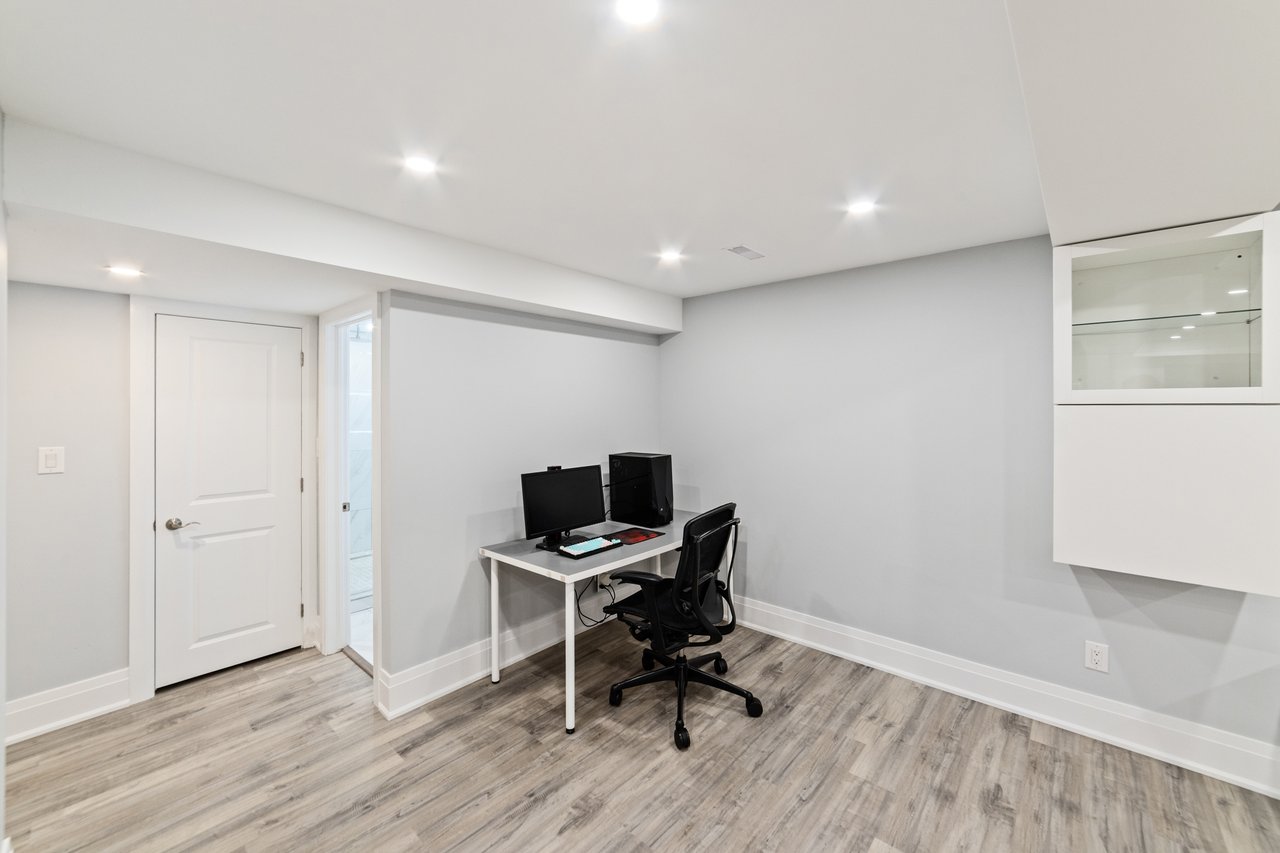 6837 Lisgar Drive