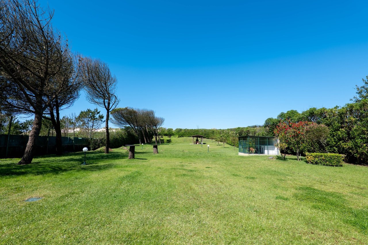 Secluded 5-Bedroom Villa with Pool and Sea Views on Expansive Dune-Side Plot – Apúlia e Fão