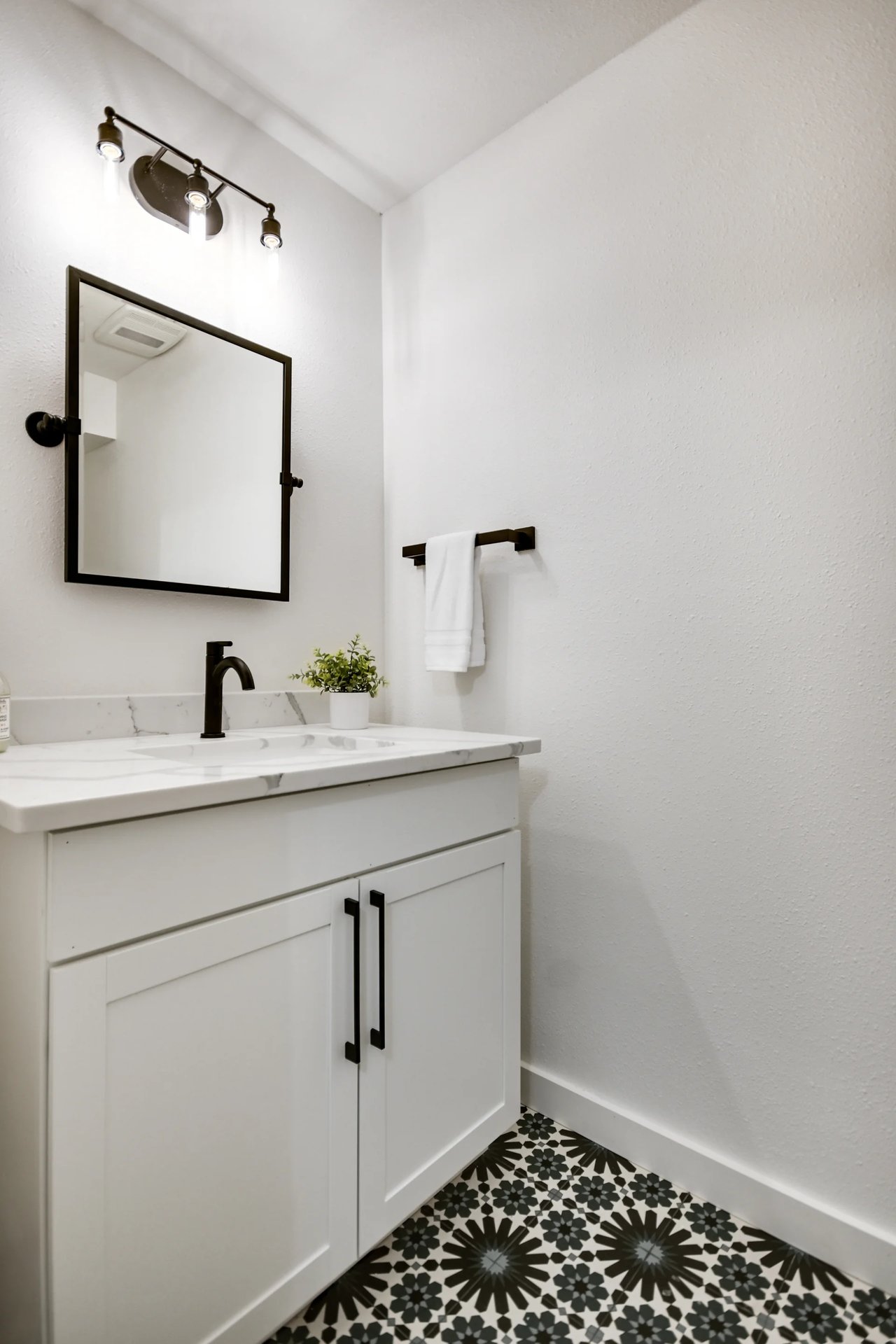 Golf Course Grandeur - 9112 Balcones Club Drive