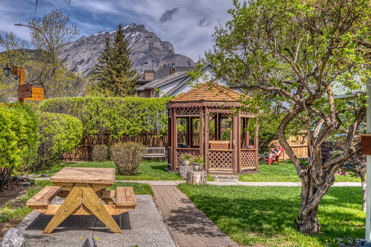 Beaver Street Cabins Banff | B&B Inn