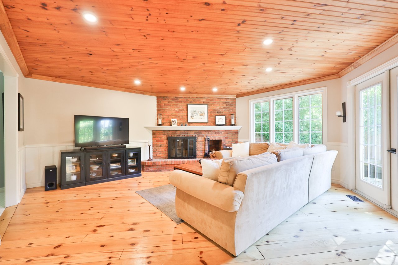 206 Rossmore Boulevard, Burlington