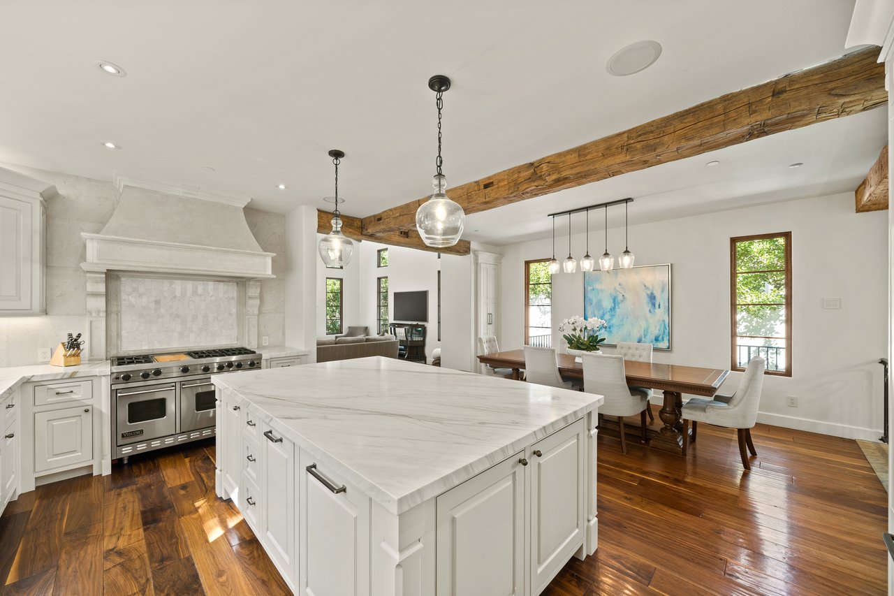 893 Laverne WAY