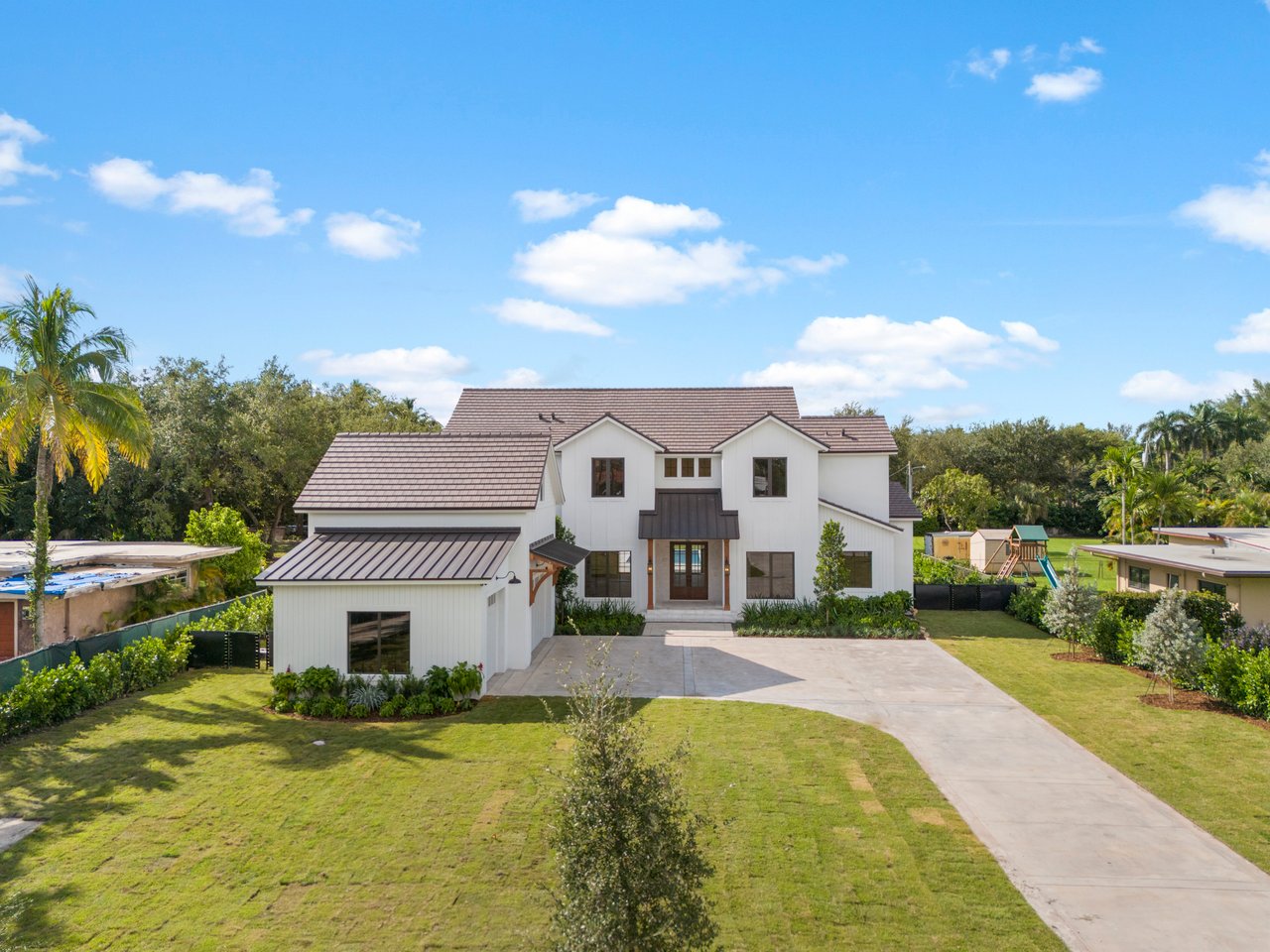 Beautiful Modern Farmhouse in Glenvar Heights