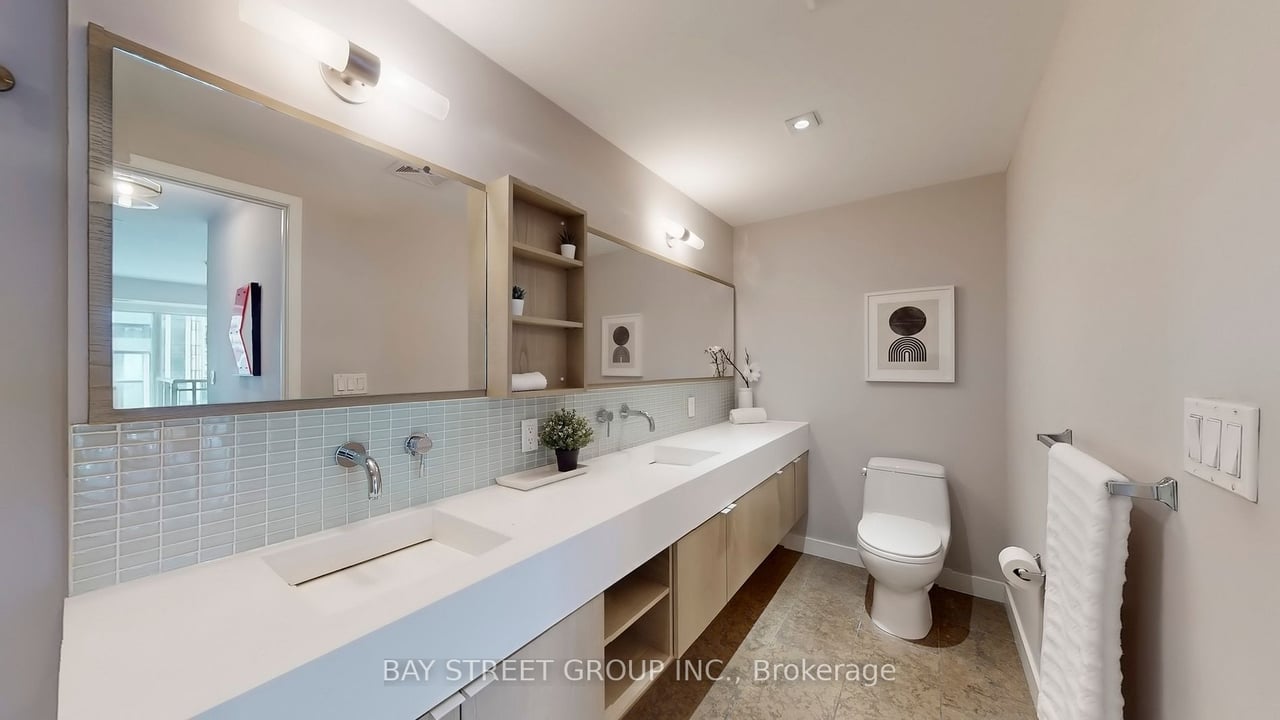 STUNNING SUNNY PENTHOUSE