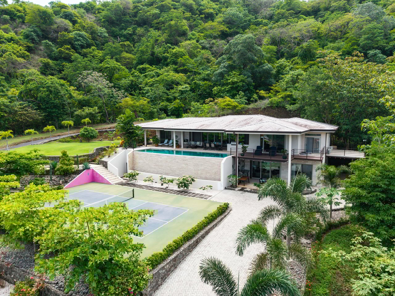 Casa Pickle on the Hill | Spacious Private Estate with Pickleball Court, Mature Gardens & Independent Guest Apartment