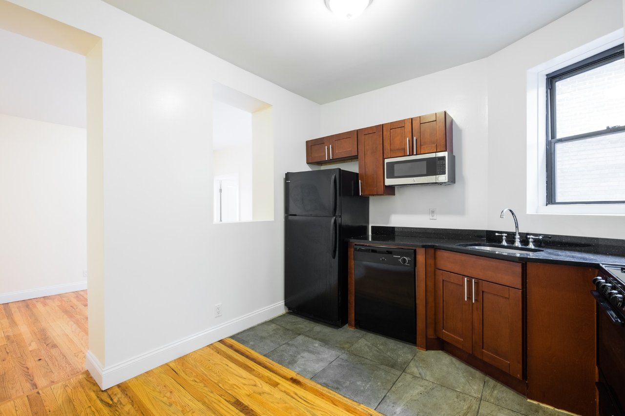339 East 12th Street Unit: 15