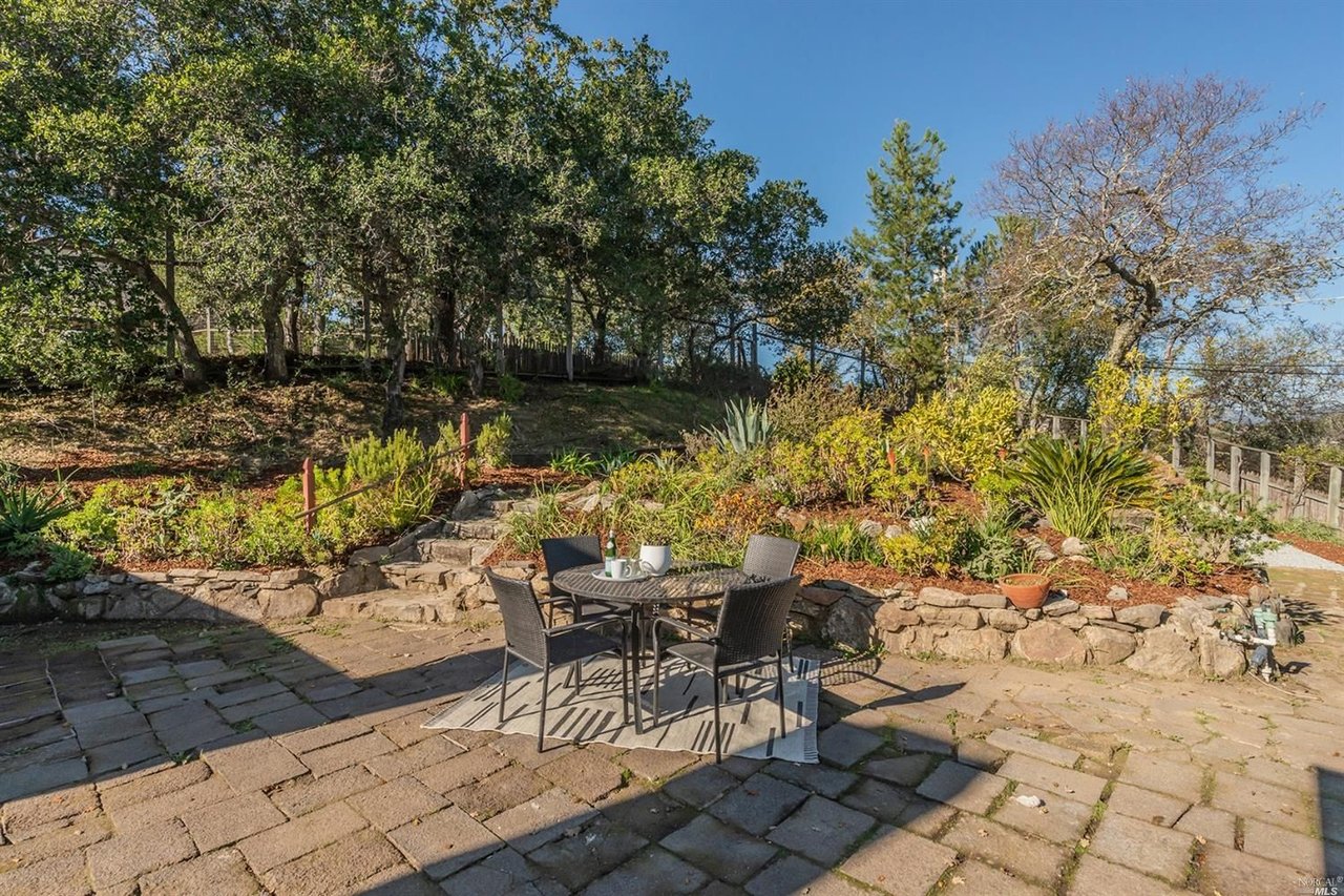 50 Oakwood Ct