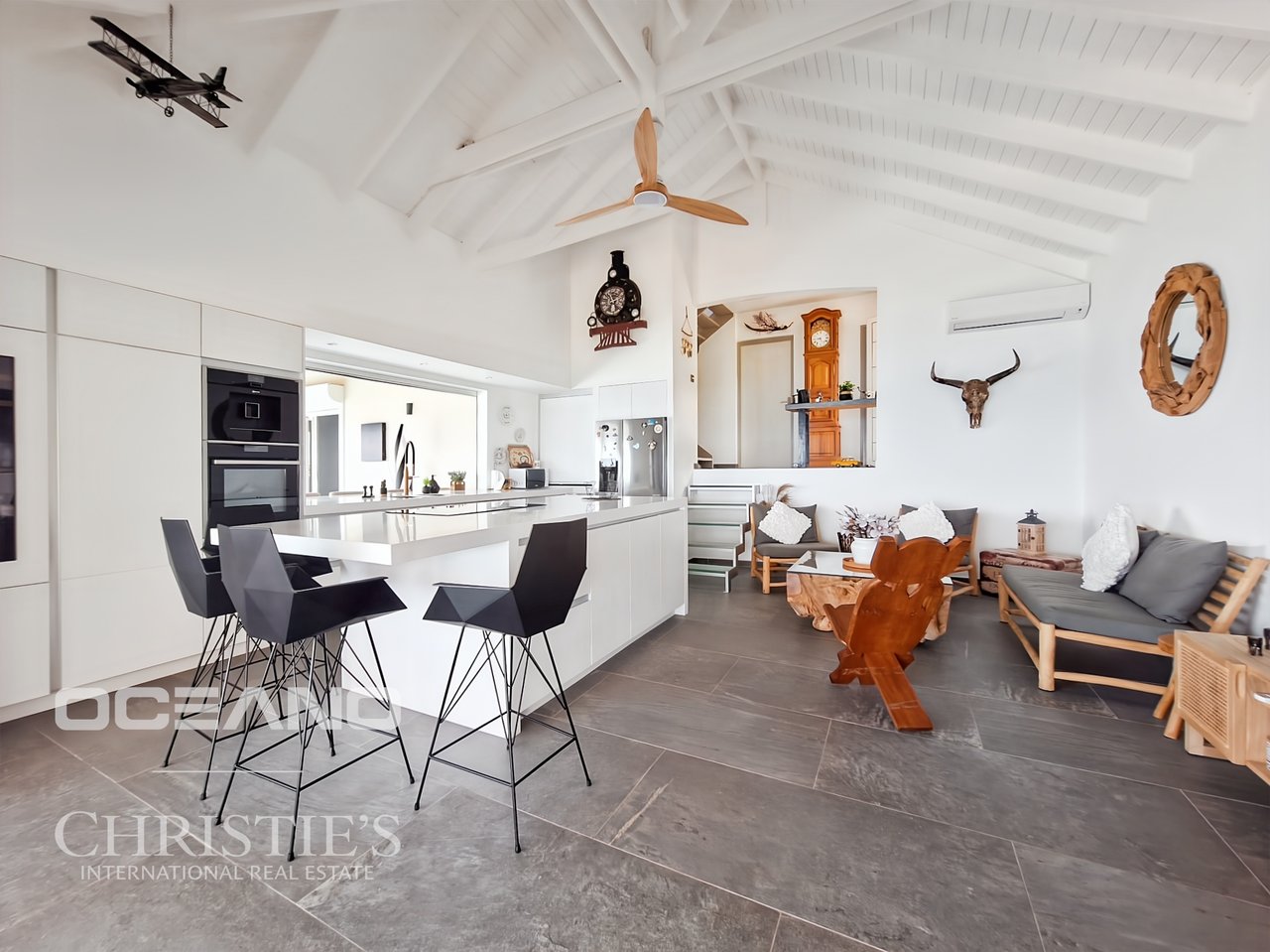 Sea View Villa + 2 Bedroom Apartment – Sought-After Area