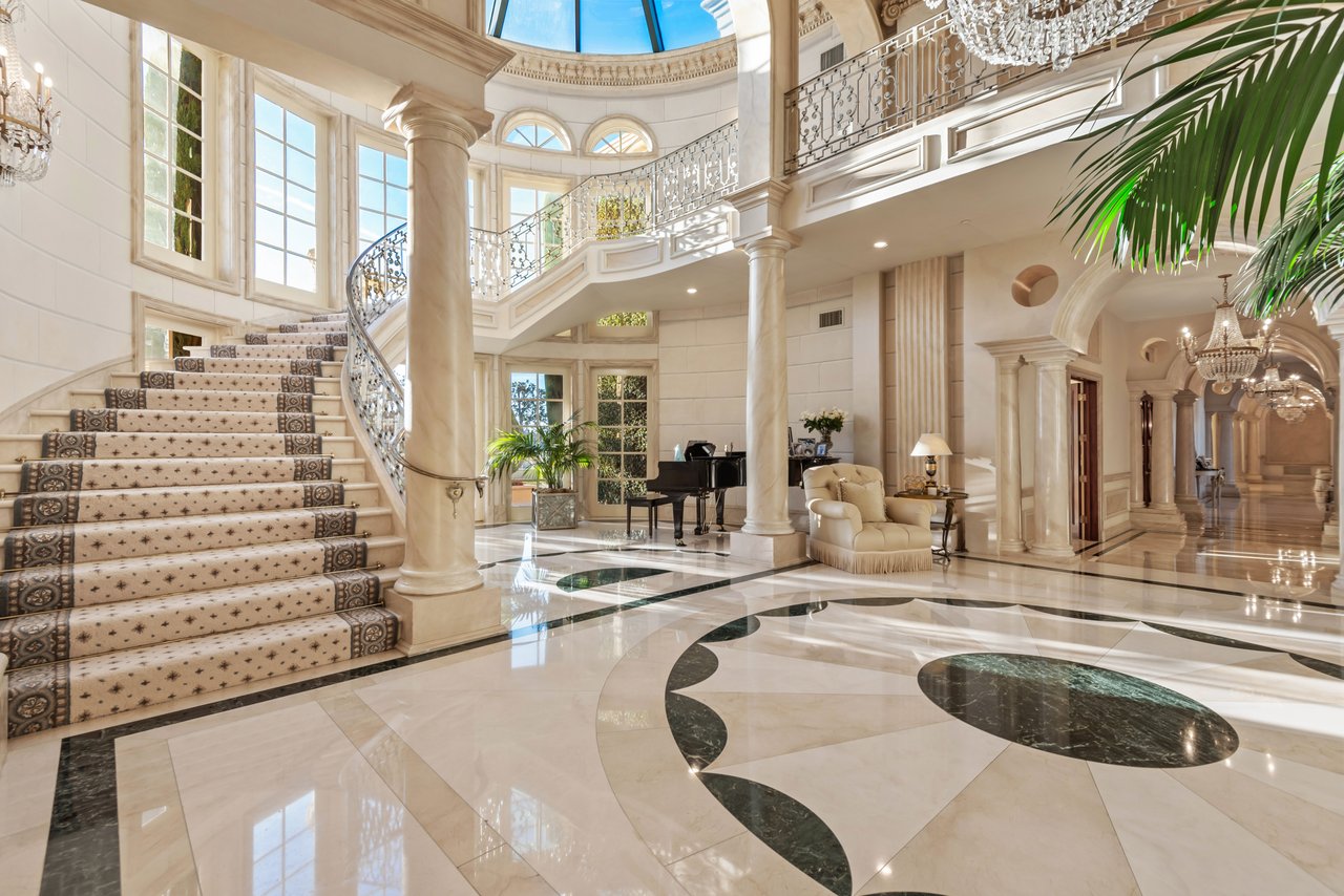 996 Vista Ridge Lane