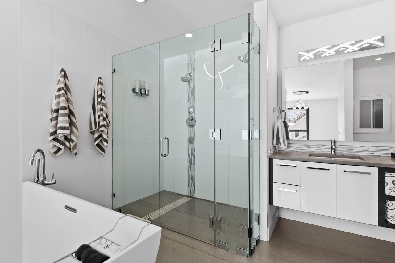 408 13 Street NW Unit: 3