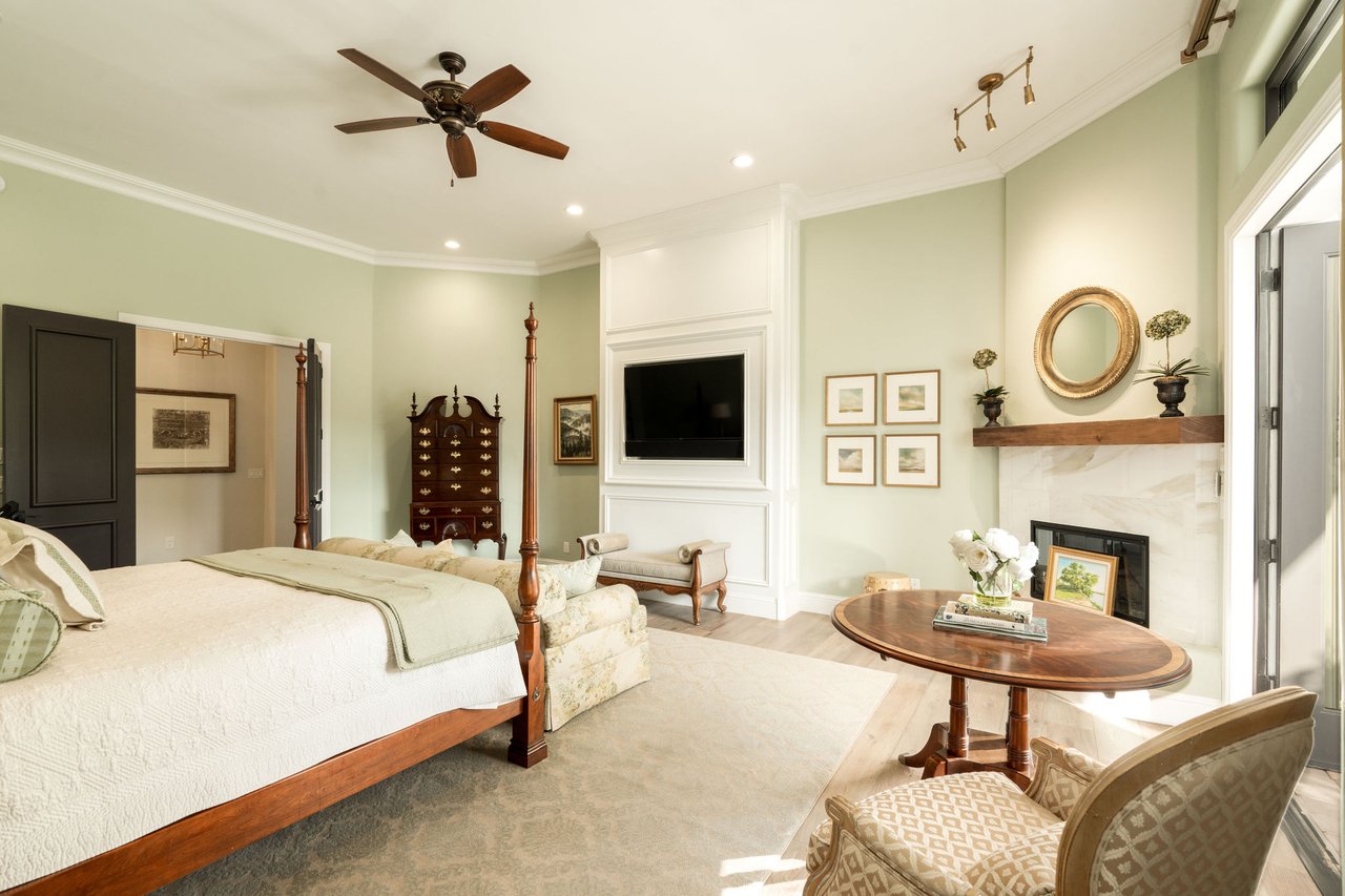 7115 E FOOTHILL Drive