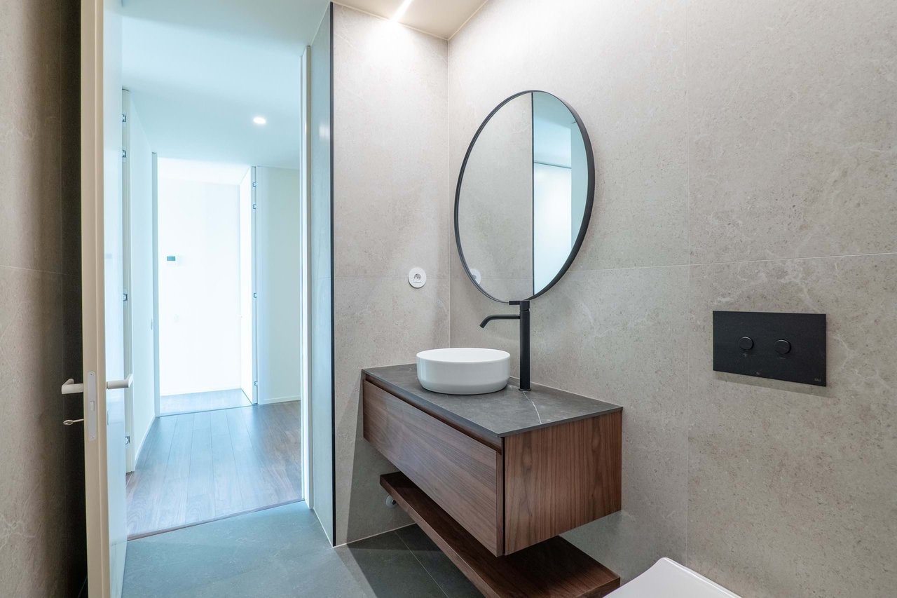 Beachfront Elegance: Modern 2-Bedroom Apartment in Vila do Conde’s Prime Coastal Address