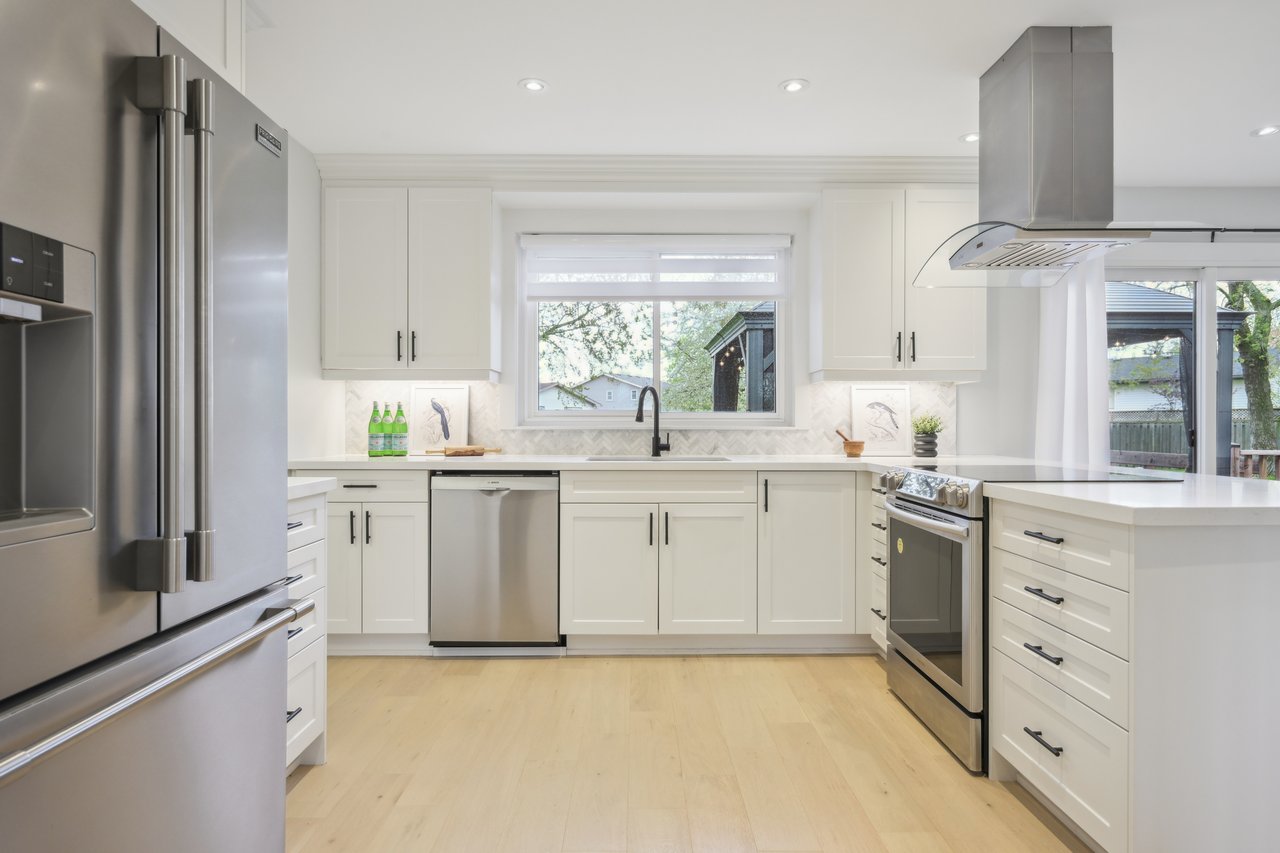 Completely Renovated Sidesplit on an Exclusive Cul-De Sac