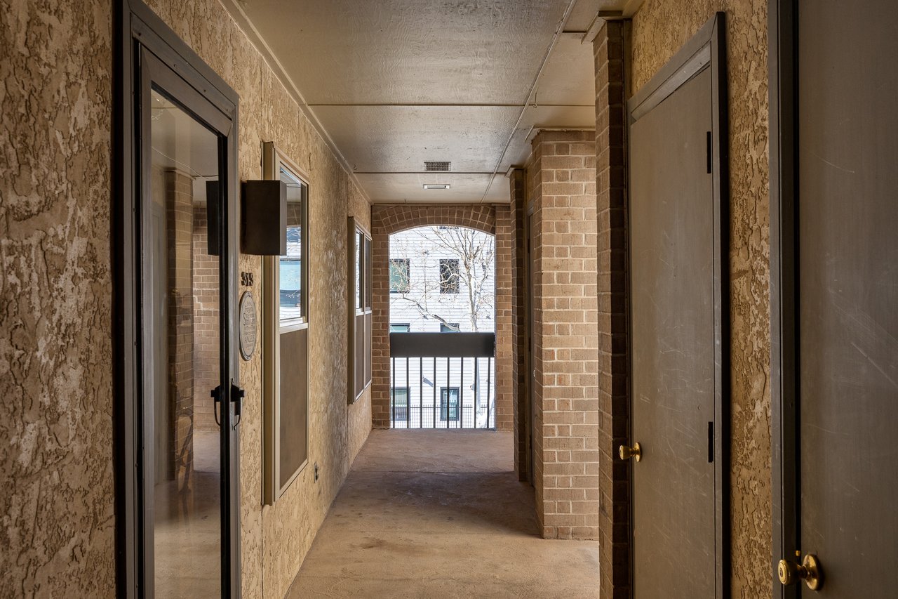 Approachable condo for sale listed by Jennifer Kragh