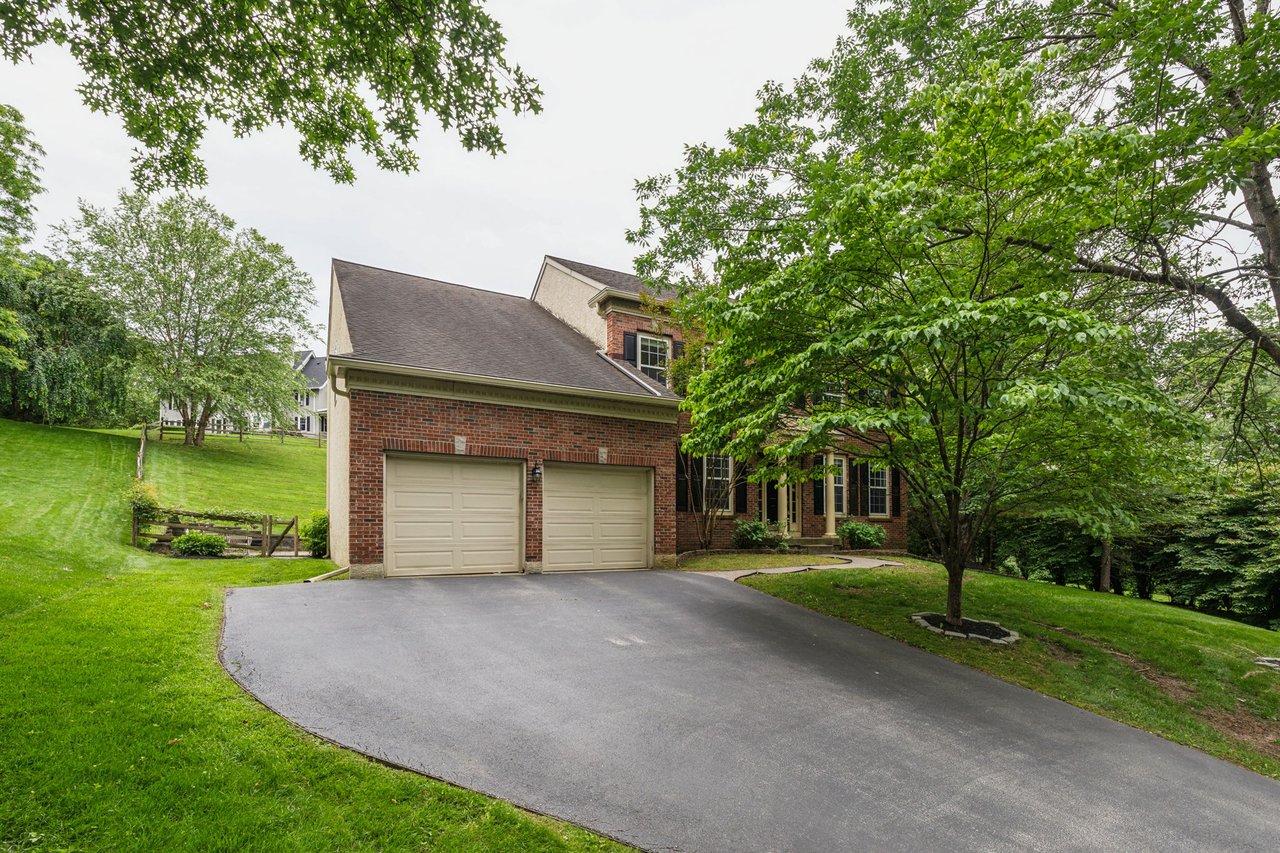 702 Iris Ln