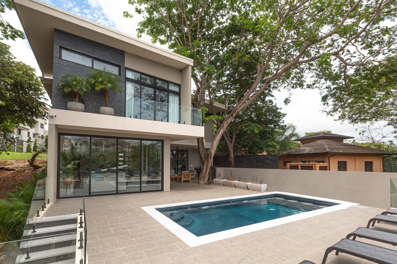 Casa Giving Tree | Modern 5-Bed Luxury Home with Beach Access in Tamarindo, Costa Rica