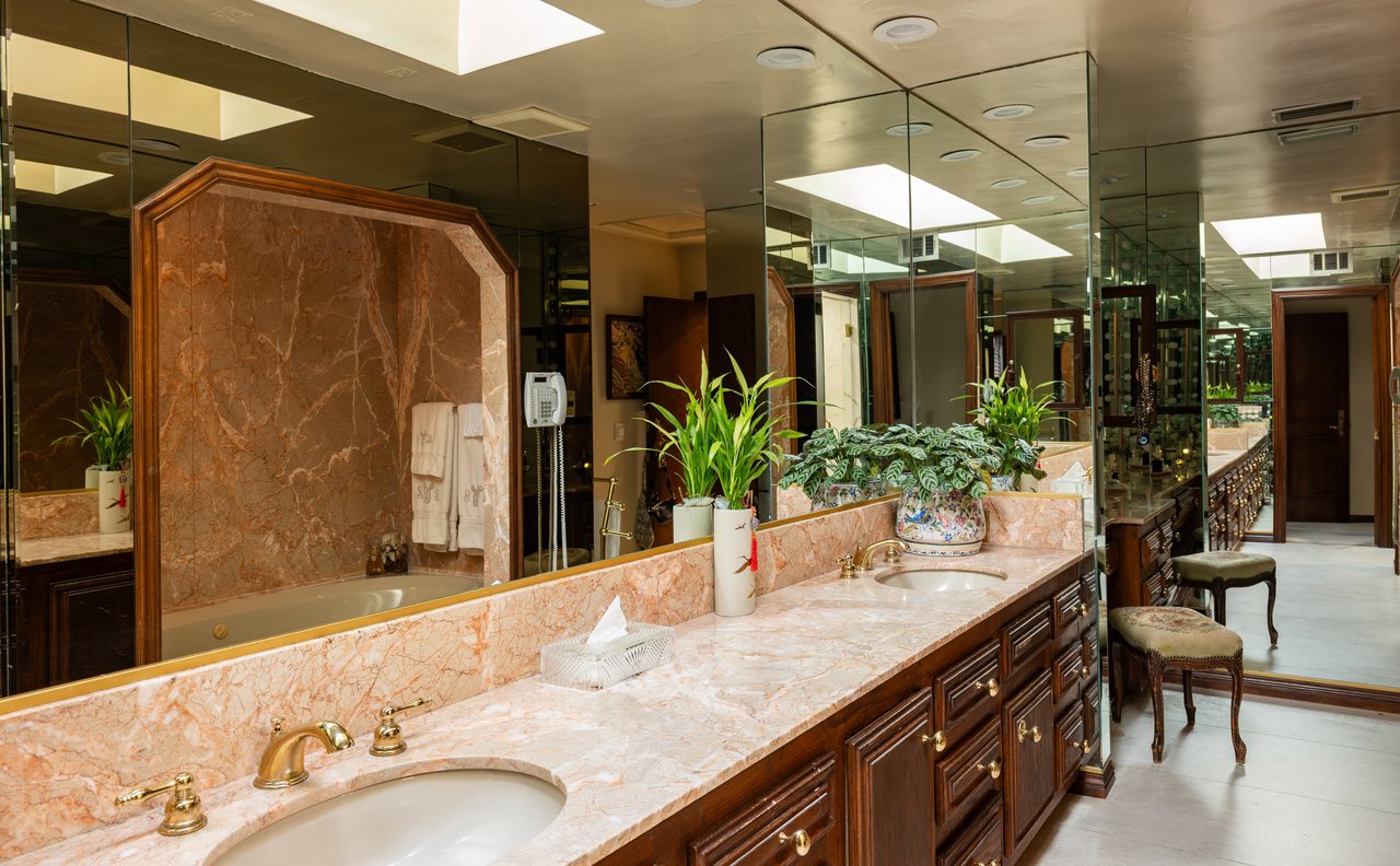 9415 Cherokee Ln, Beverly Hills