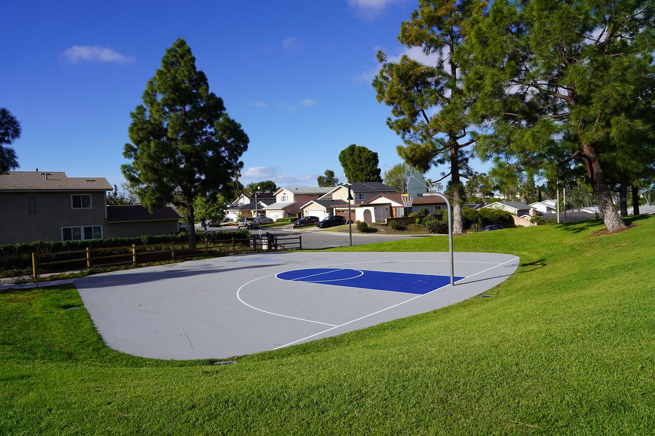 21865 Jinetes, Mission Viejo, CA 92691