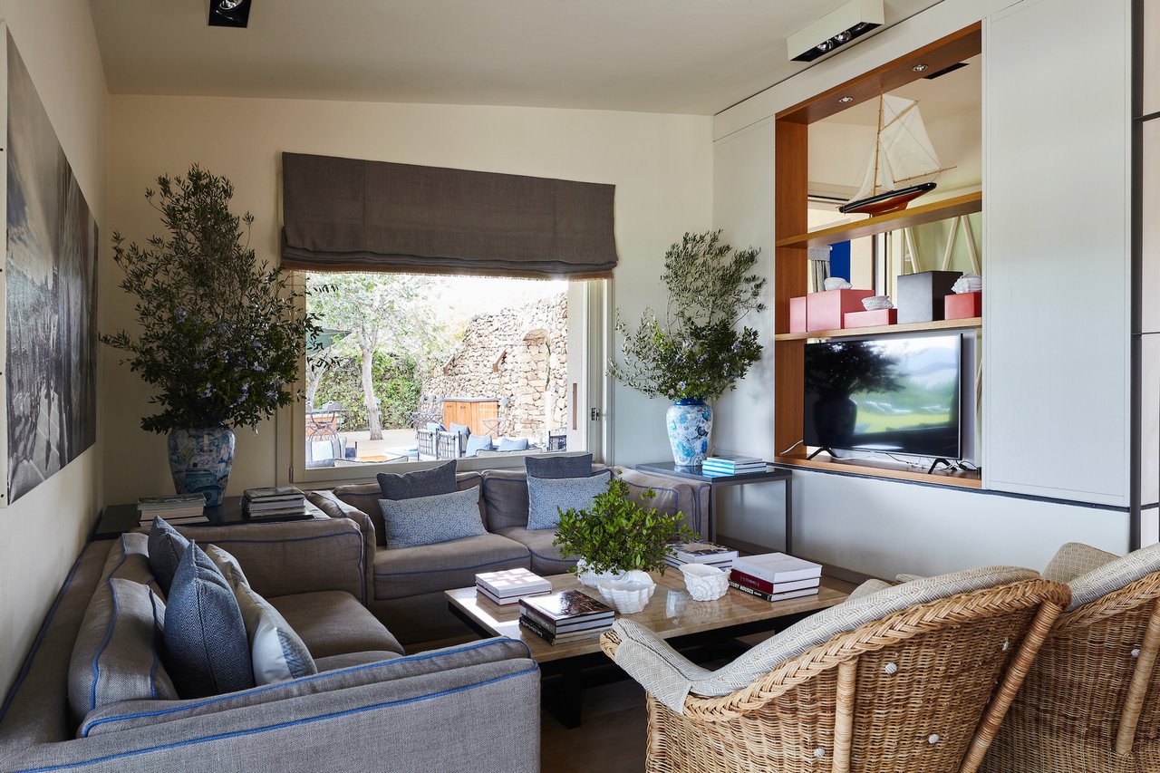 Breathtaking Beachfront Vacation Villa