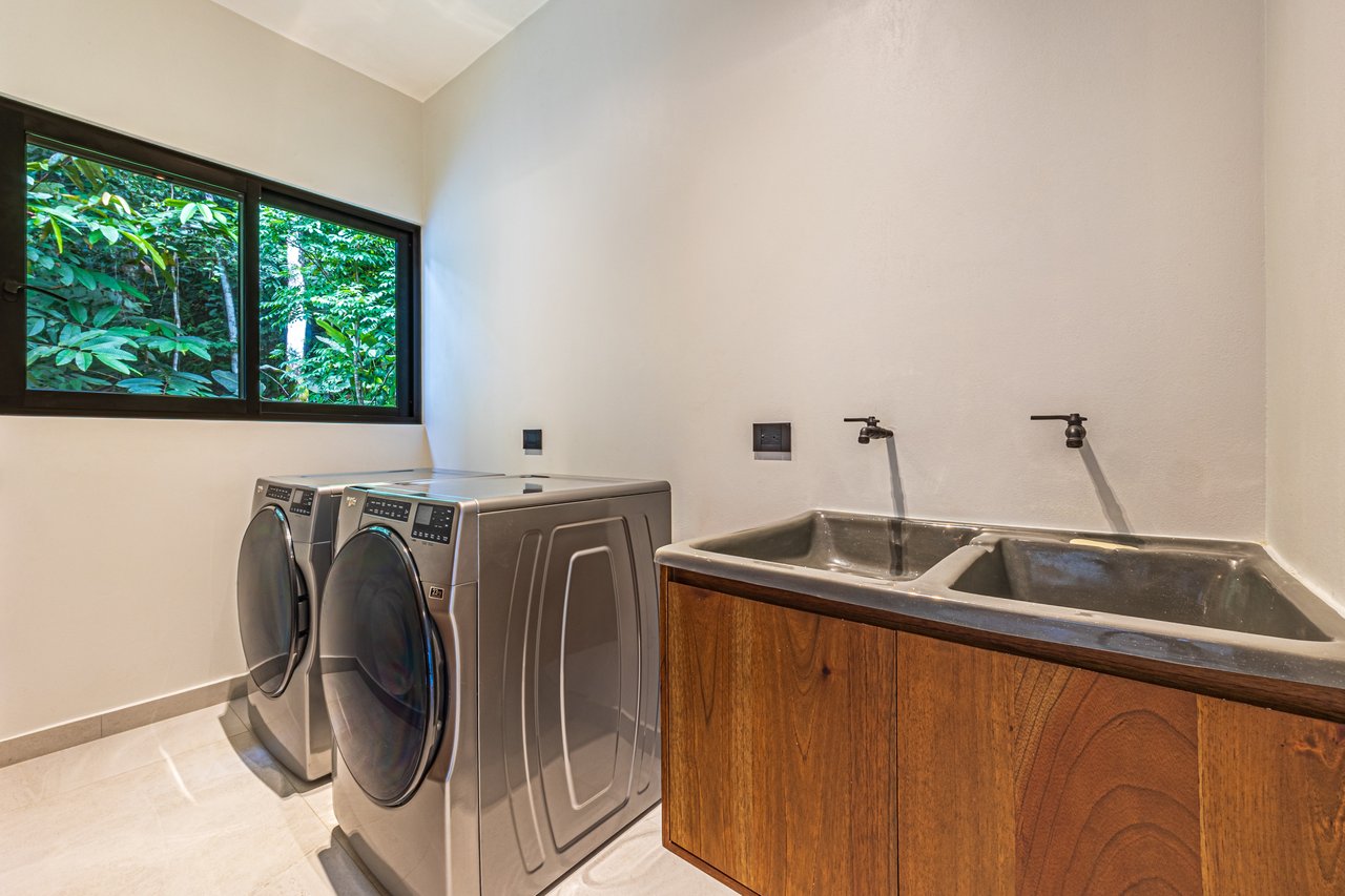 Casa Koules – Architectural 5-Bedroom Oceanview Estate in Prestigious Costa Verde Estates