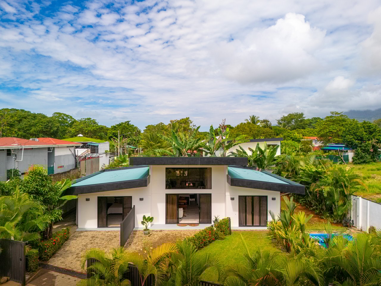 Modern 3 Bedroom Home - Walking distance to it all!