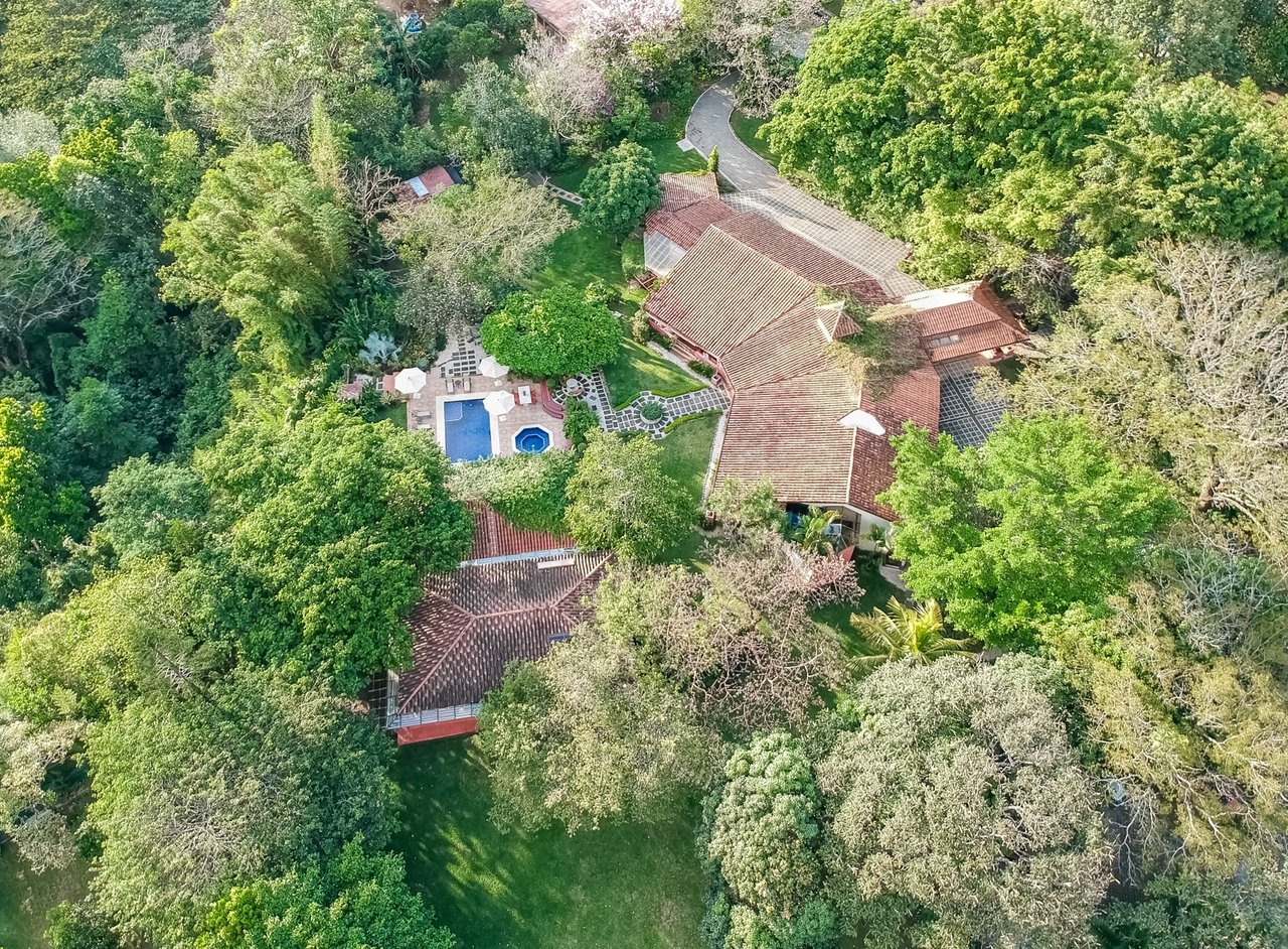 Fully Furnished Luxury Home