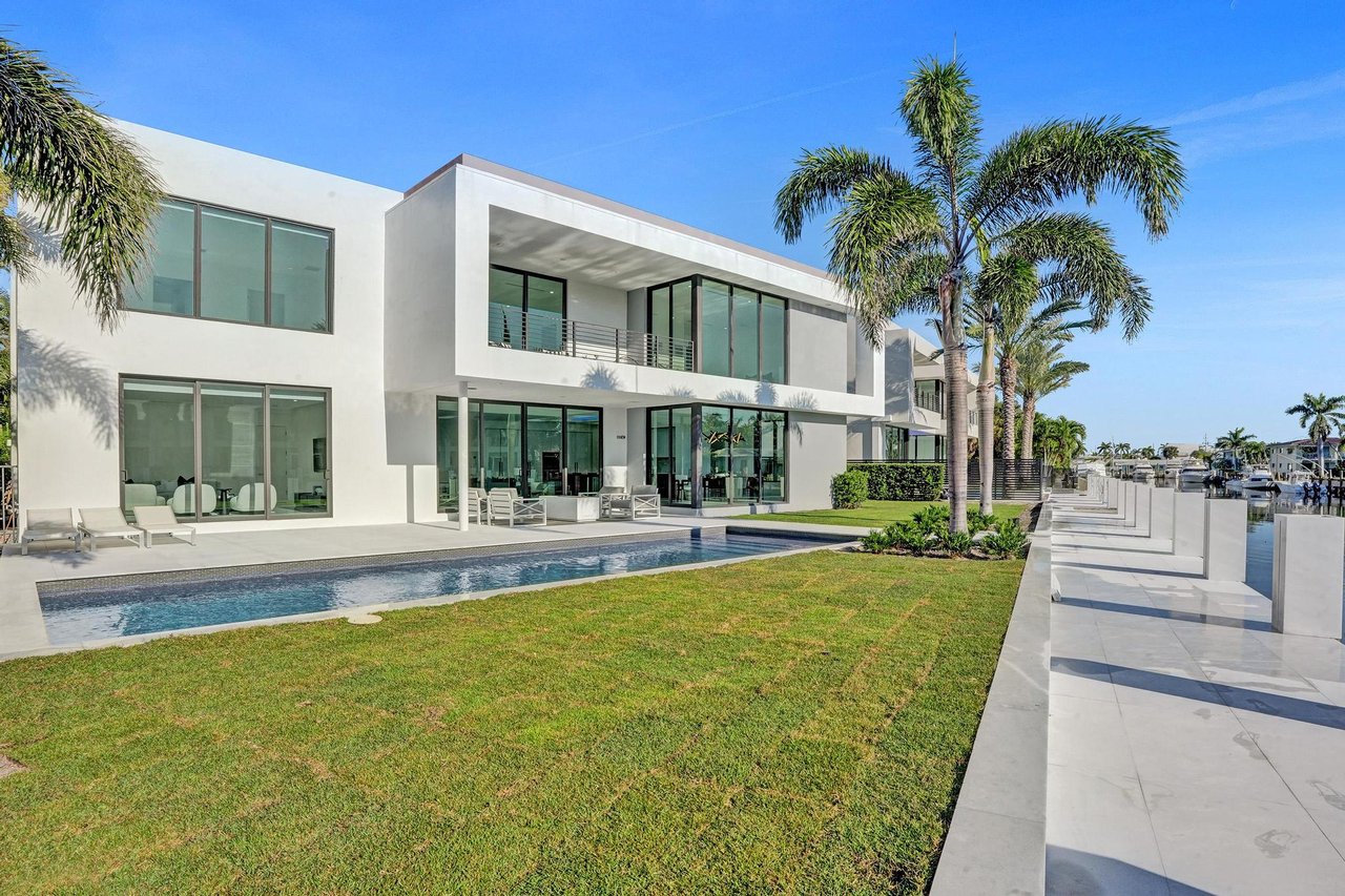 Modern Waterfront Luxury in Lauderdale-by-the-Sea: The Ultimate Outdoor Living Experience