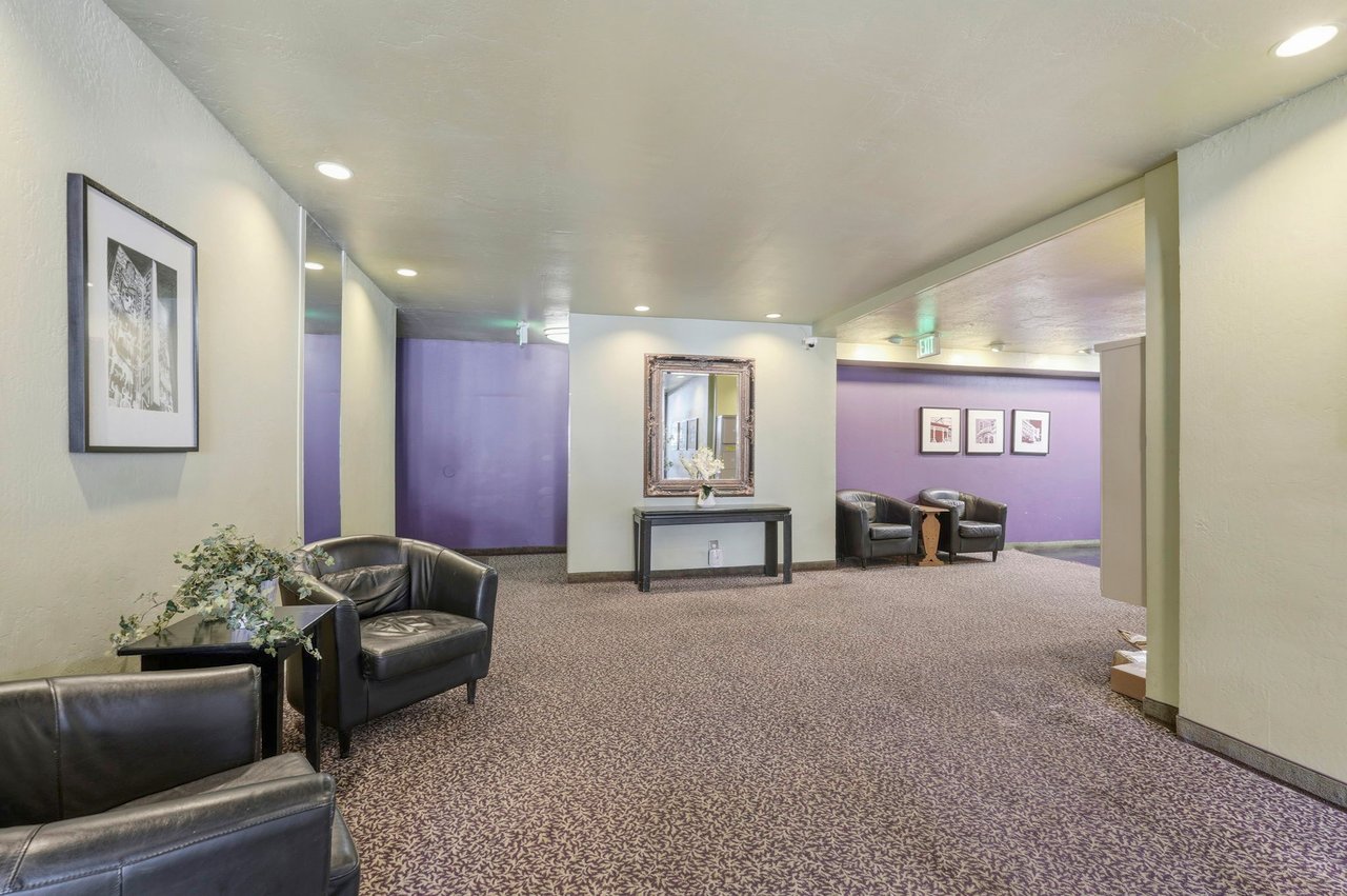 407 Orange St 206