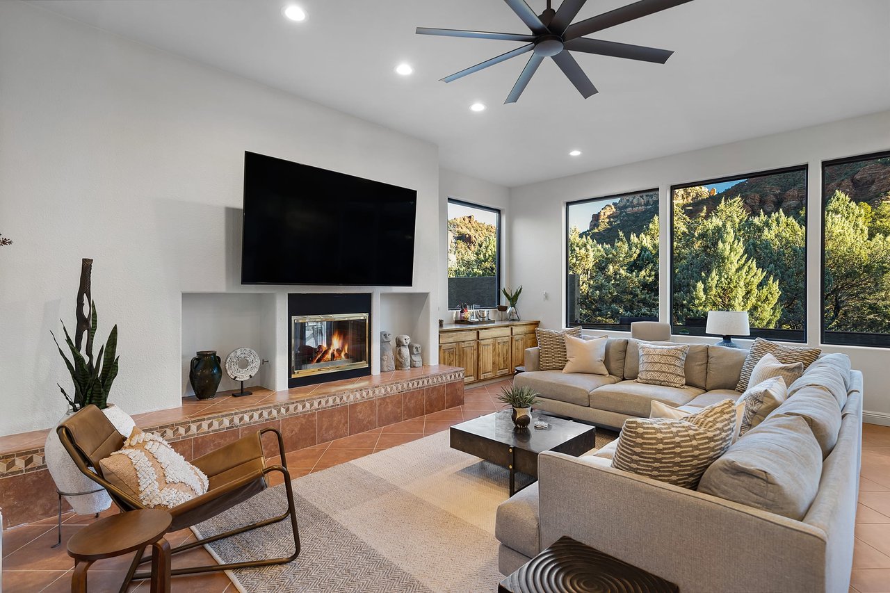 Mammoth Rock Lodge-New Family Home Remodeled, 2 Hot Tubs & Game Room