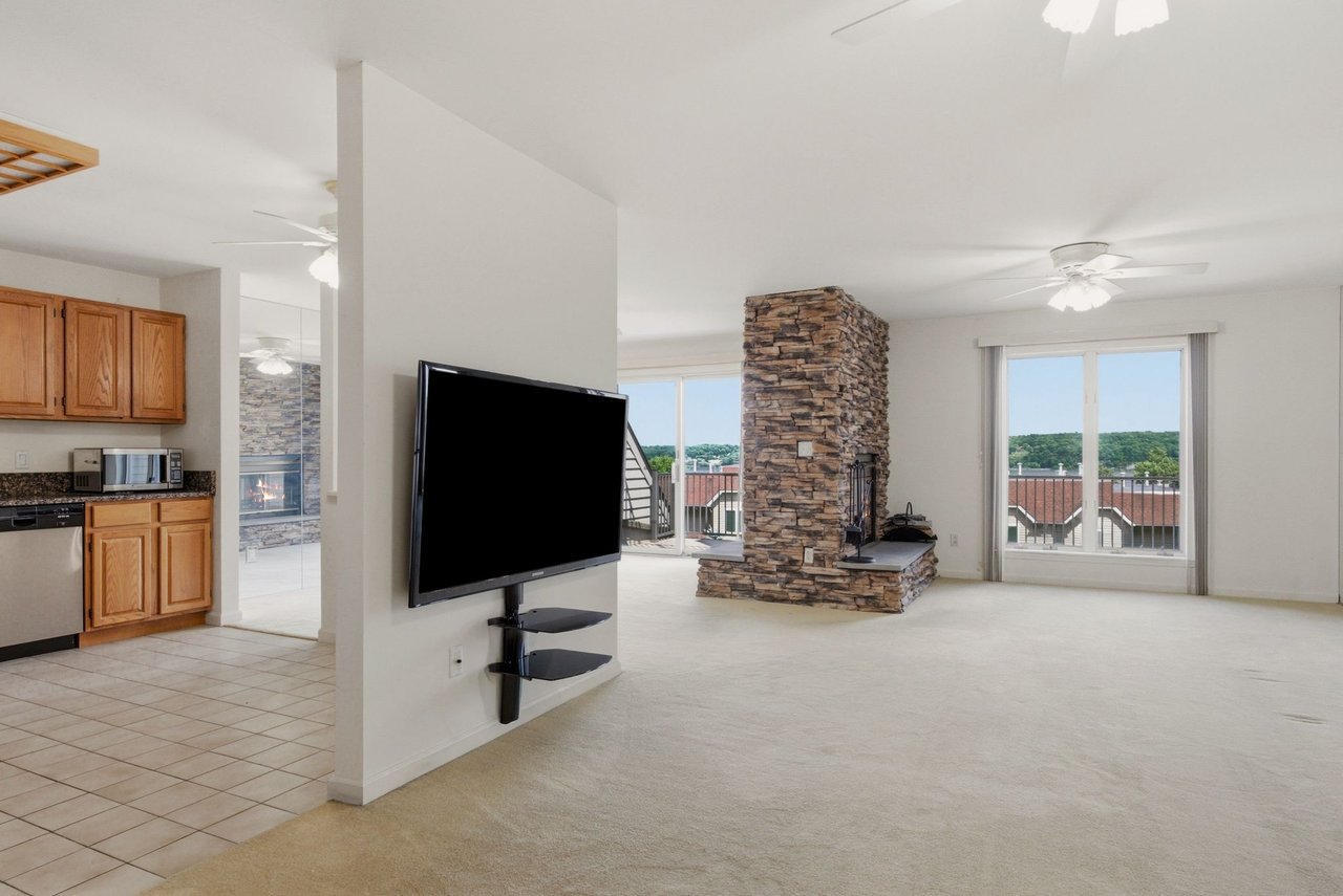 44 Riverview Condo