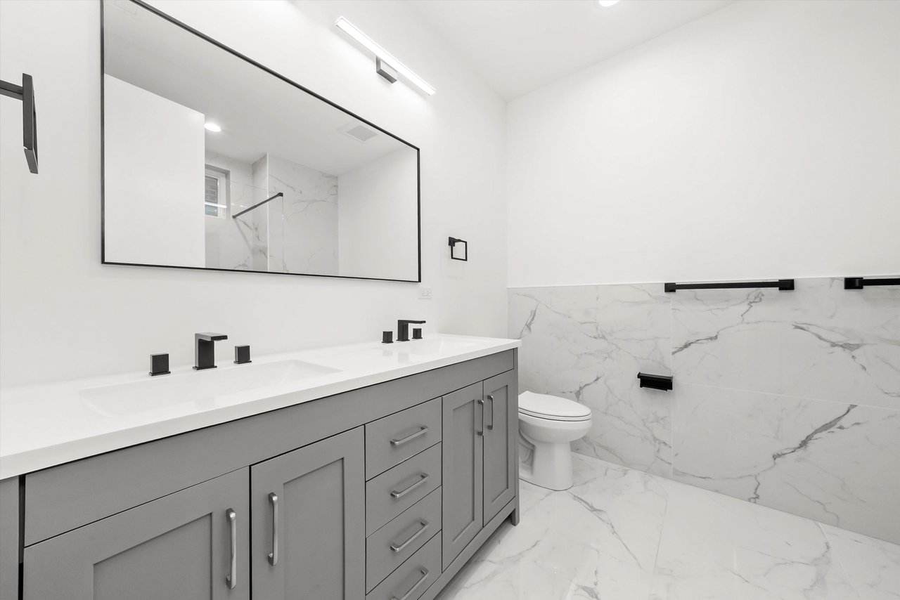 5824 N Lincoln Ave Chicago, IL 60659