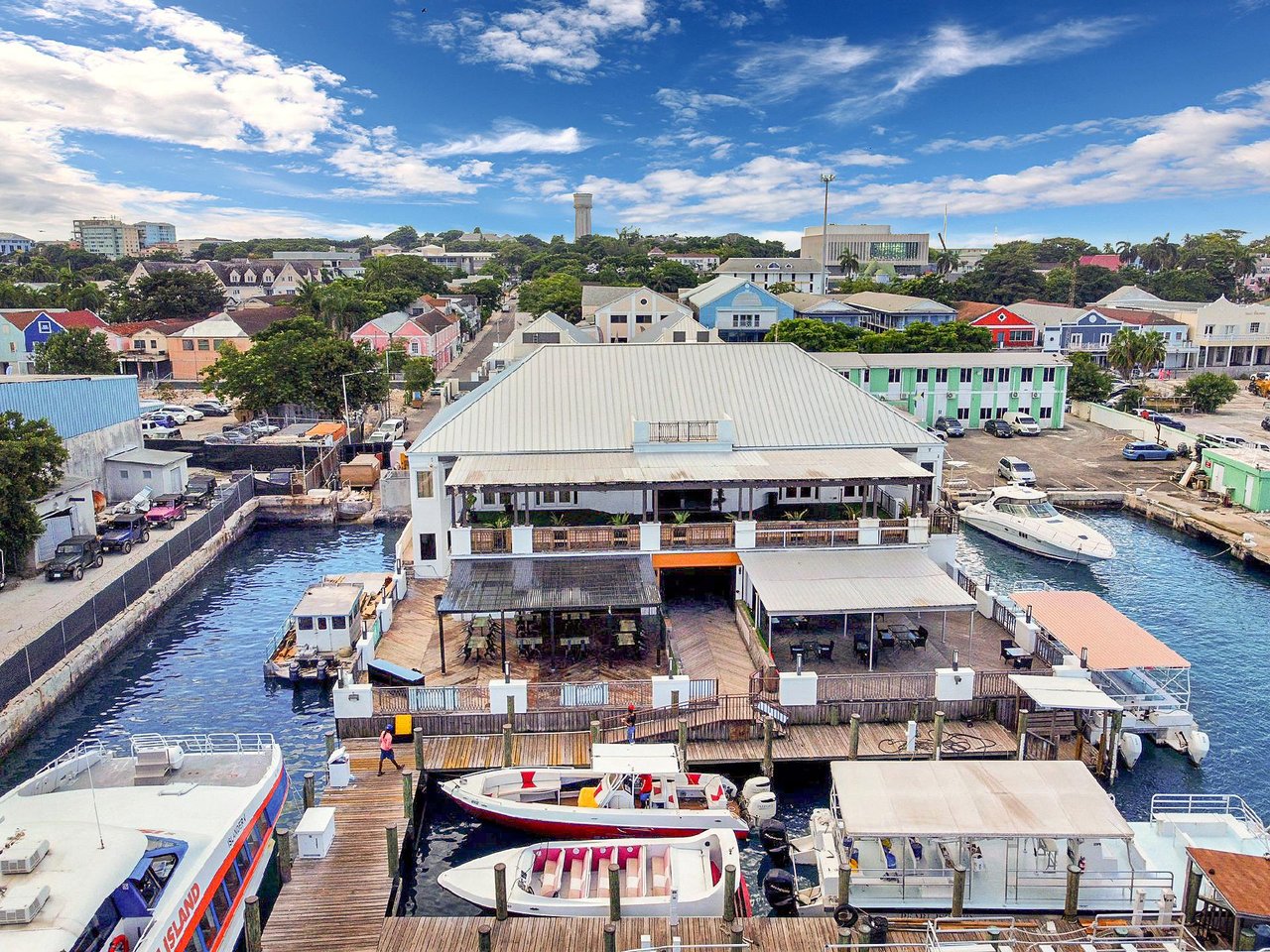 Elizabeth on Bay Plaza and Marina