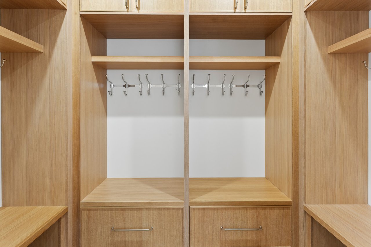 4605 E ROCKRIDGE Road