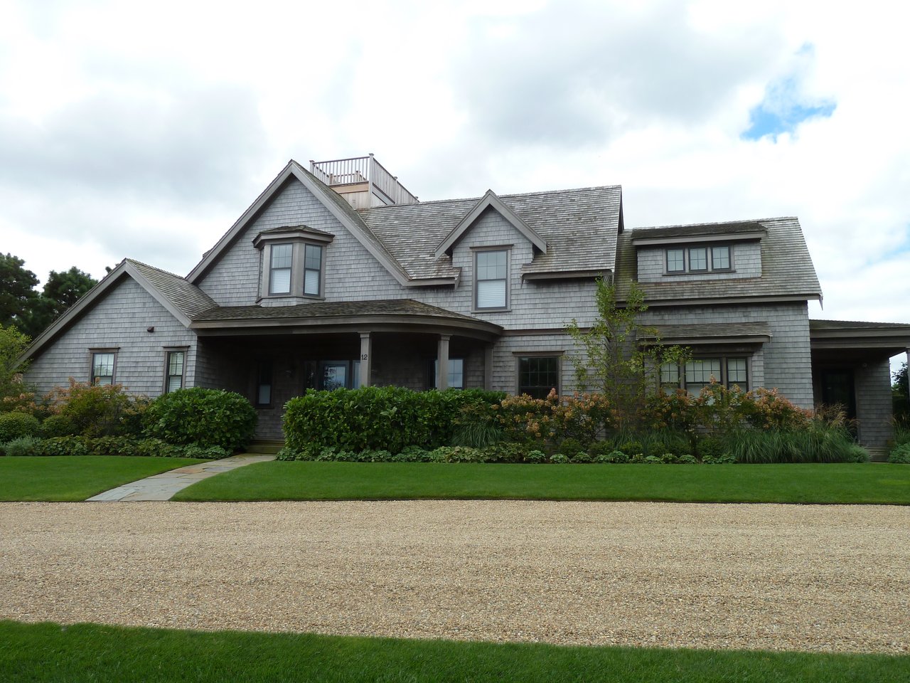 Lush Landscaping: Elevate Your Home's Curb Appeal