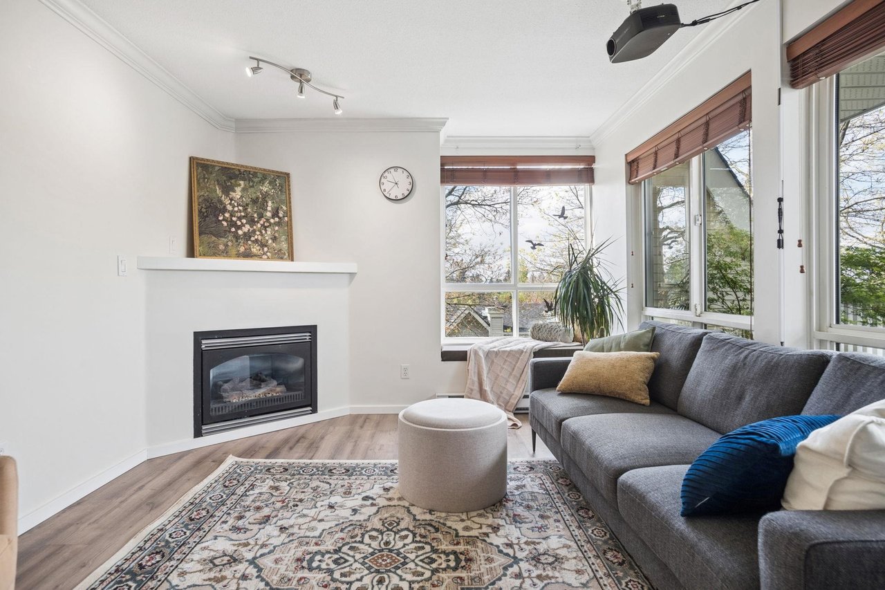 304-6833 Village Green Unit: 304