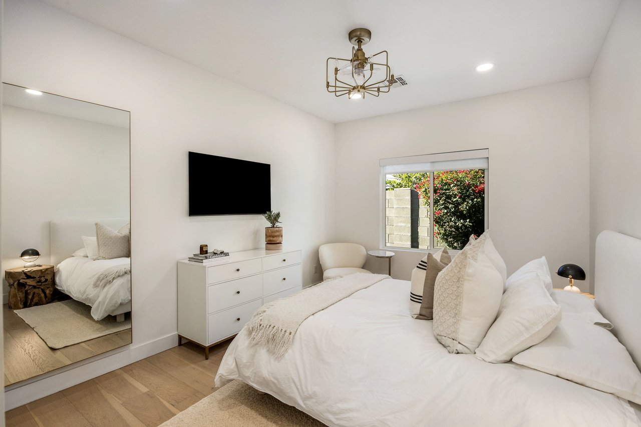 4119 E Indianola Ave