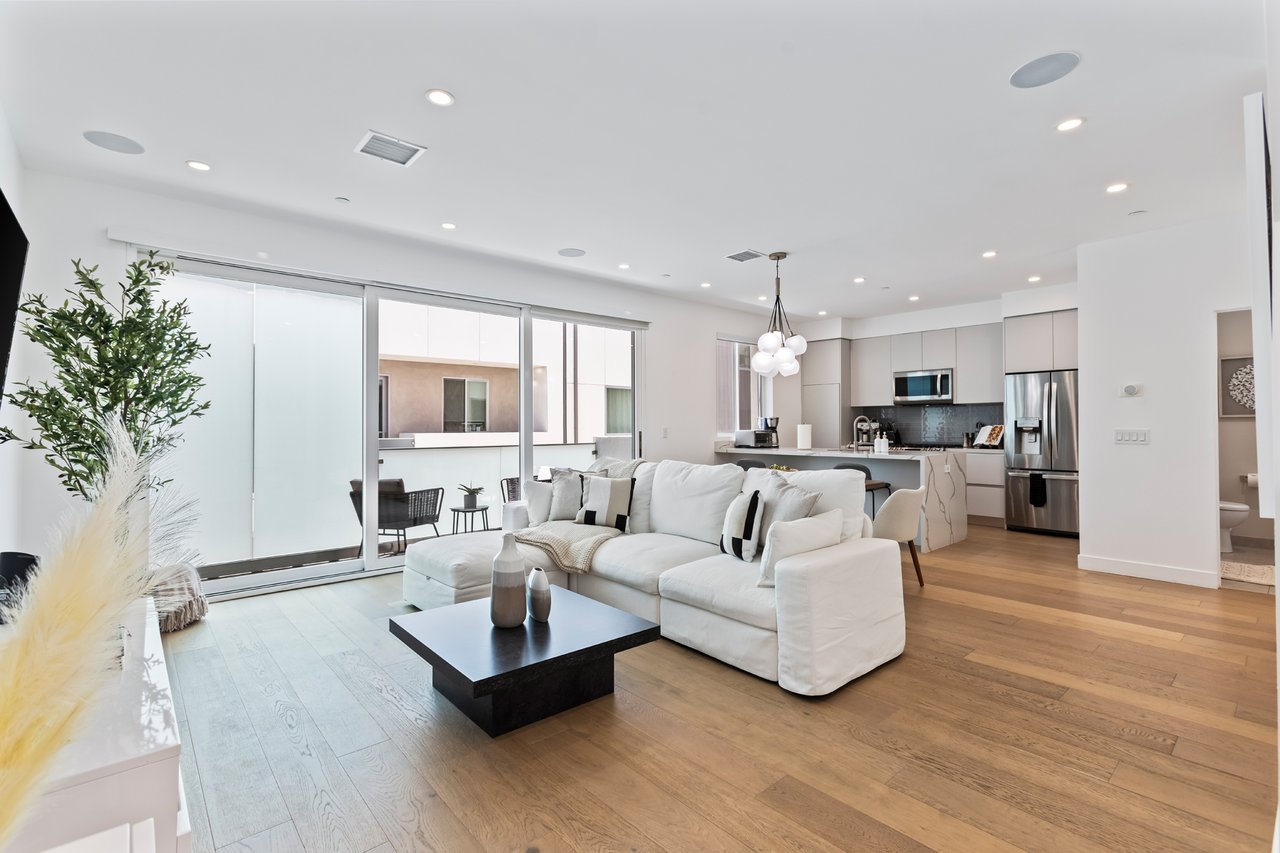 3B/3.5B Designer Home located in Prime Location