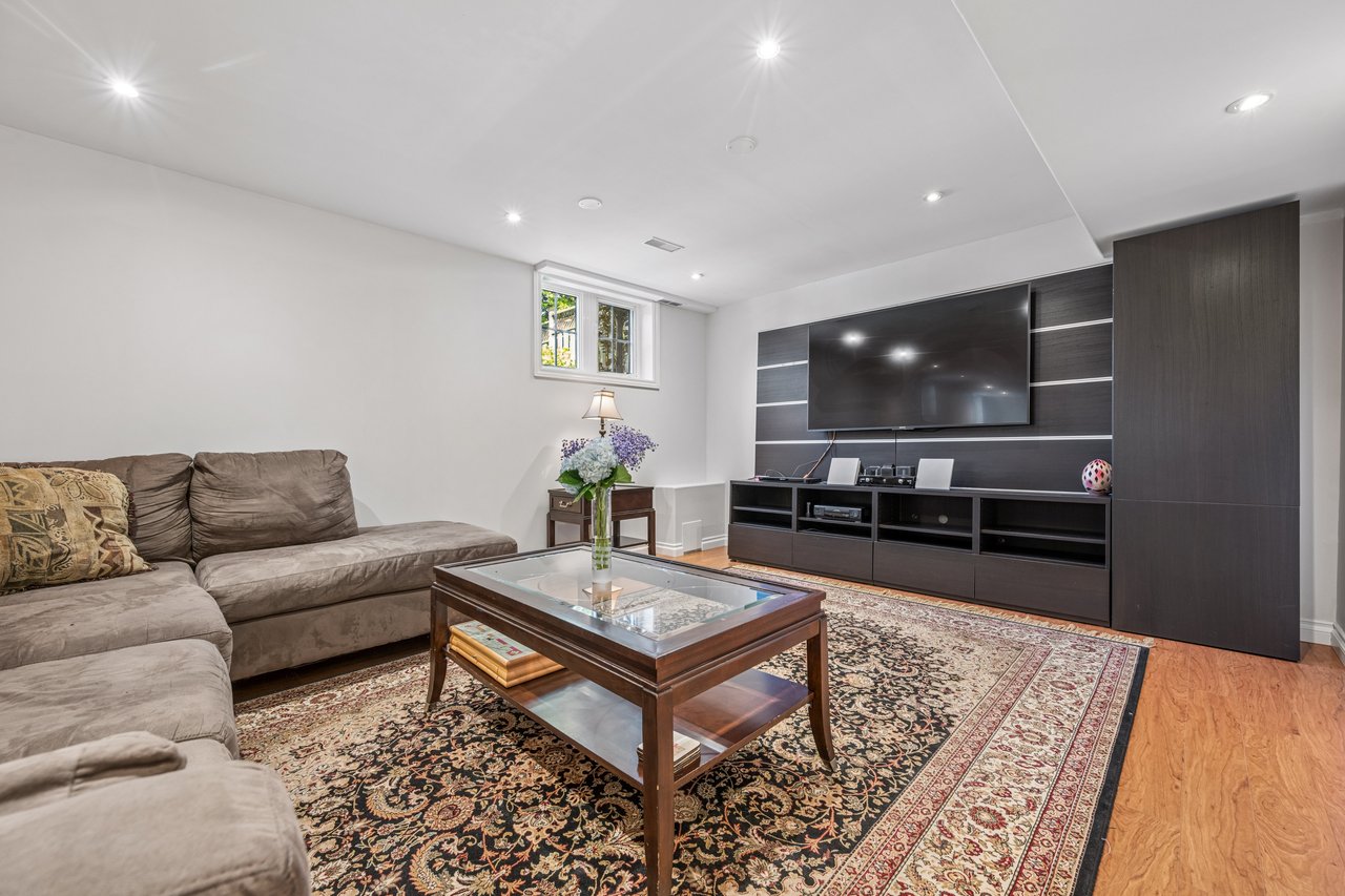 2283 Briargrove Circle, Oakville, ON