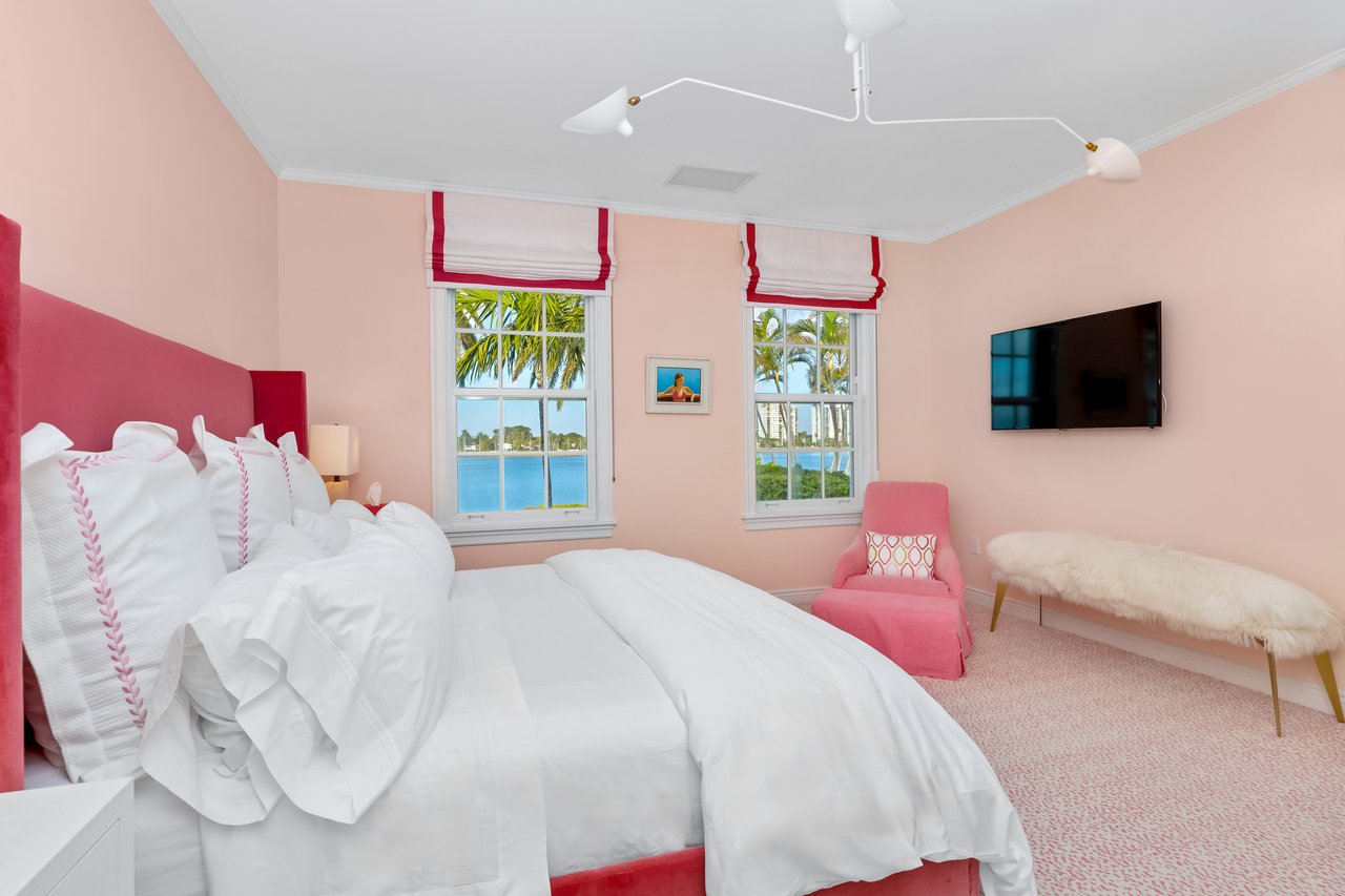 Georgian Waterfront Mansion on Everglades Island