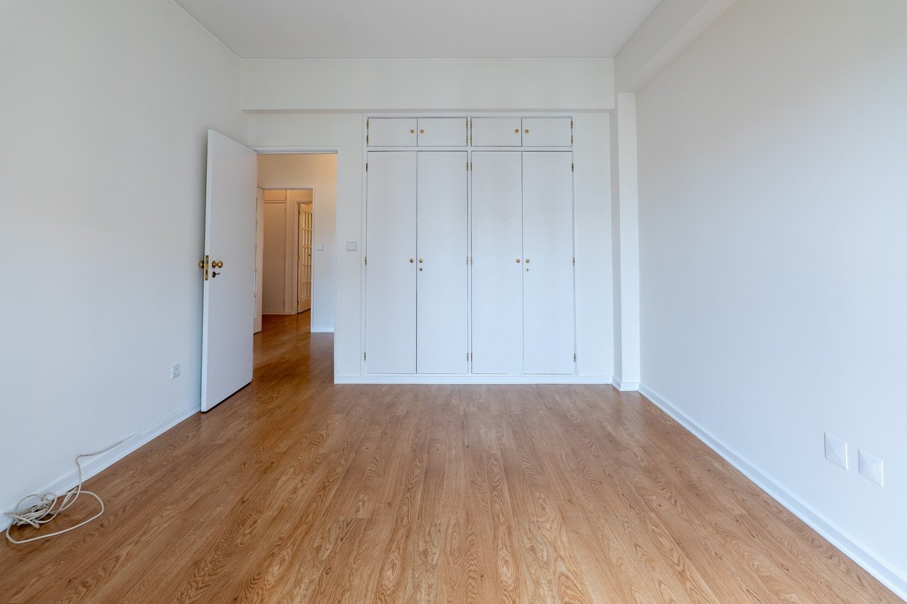 2-Bedroom Apartment with Sunset Balcony in Central Matosinhos
