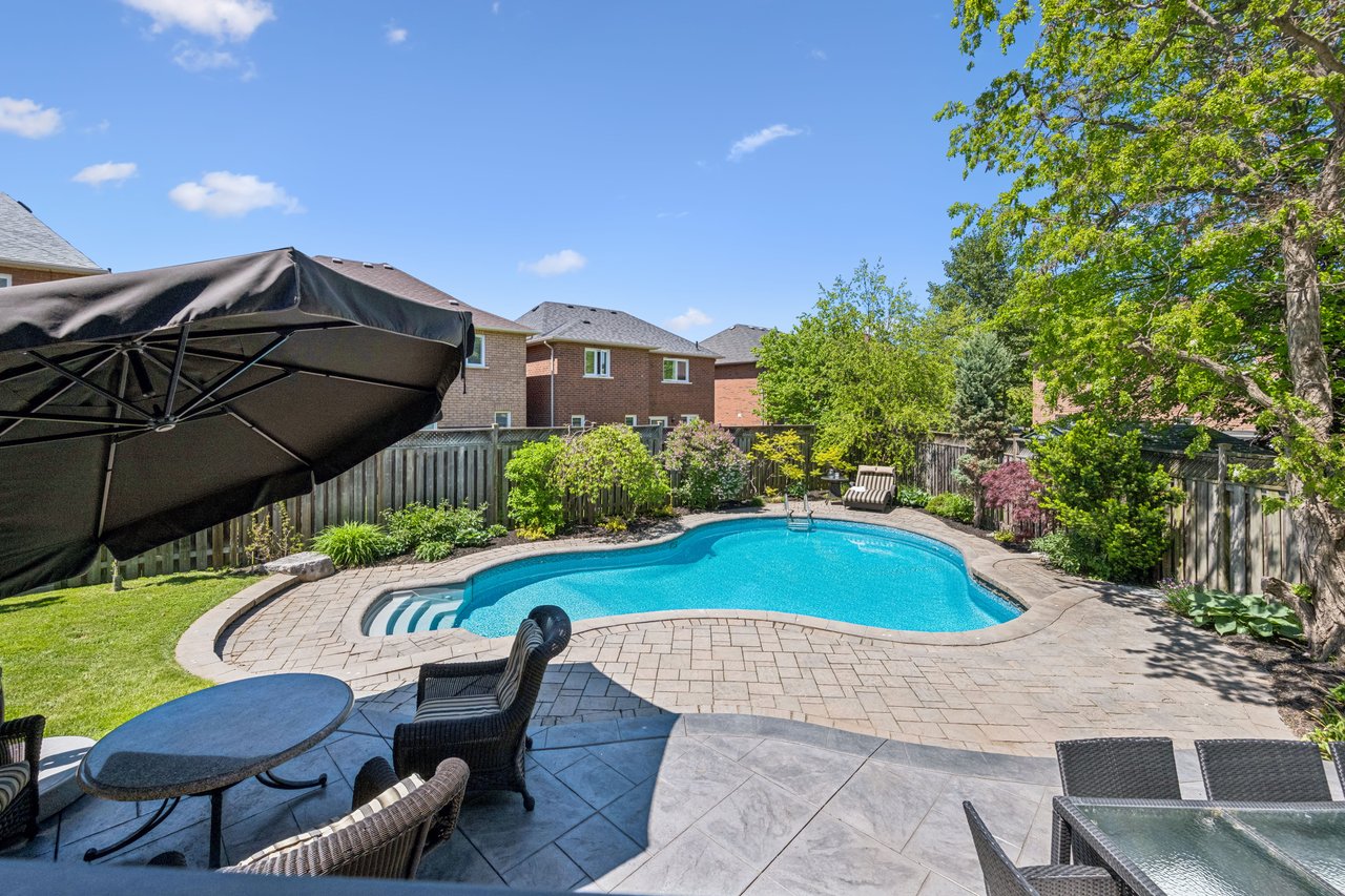 2283 Briargrove Circle, Oakville, ON