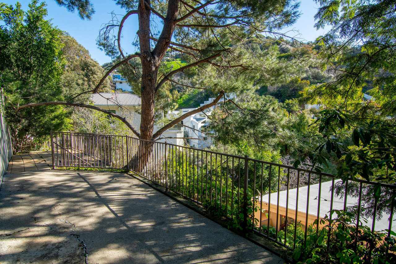 8155 Willow Glen Rd.