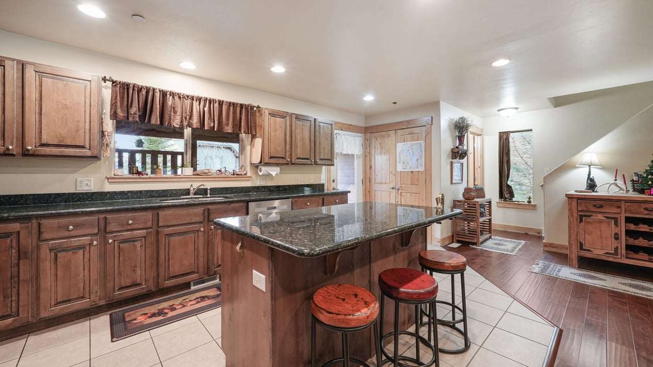 5672 Oslo Lane
