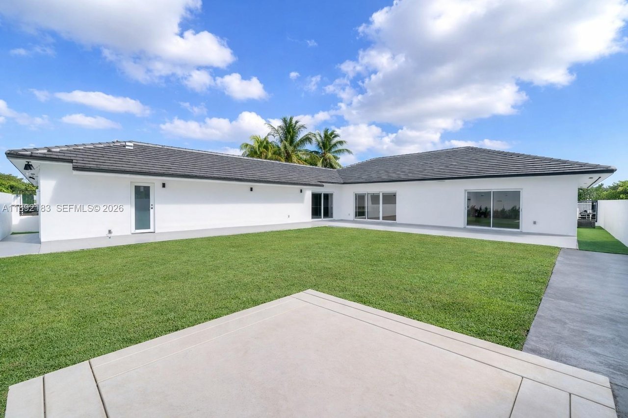 miami-home-for-sale-backyard